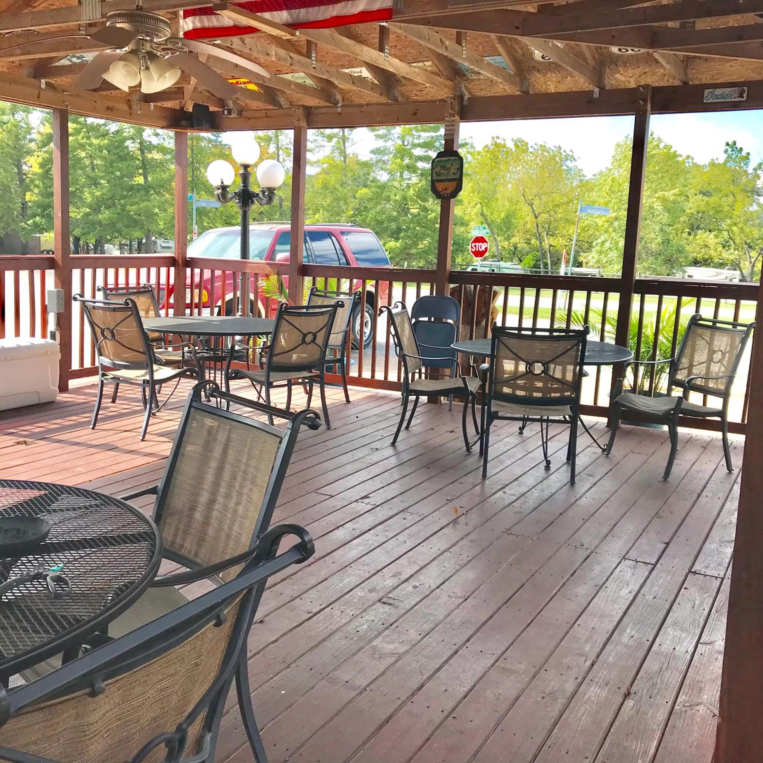 Patio in Hunter's Friend Resort near Silver Dollar City