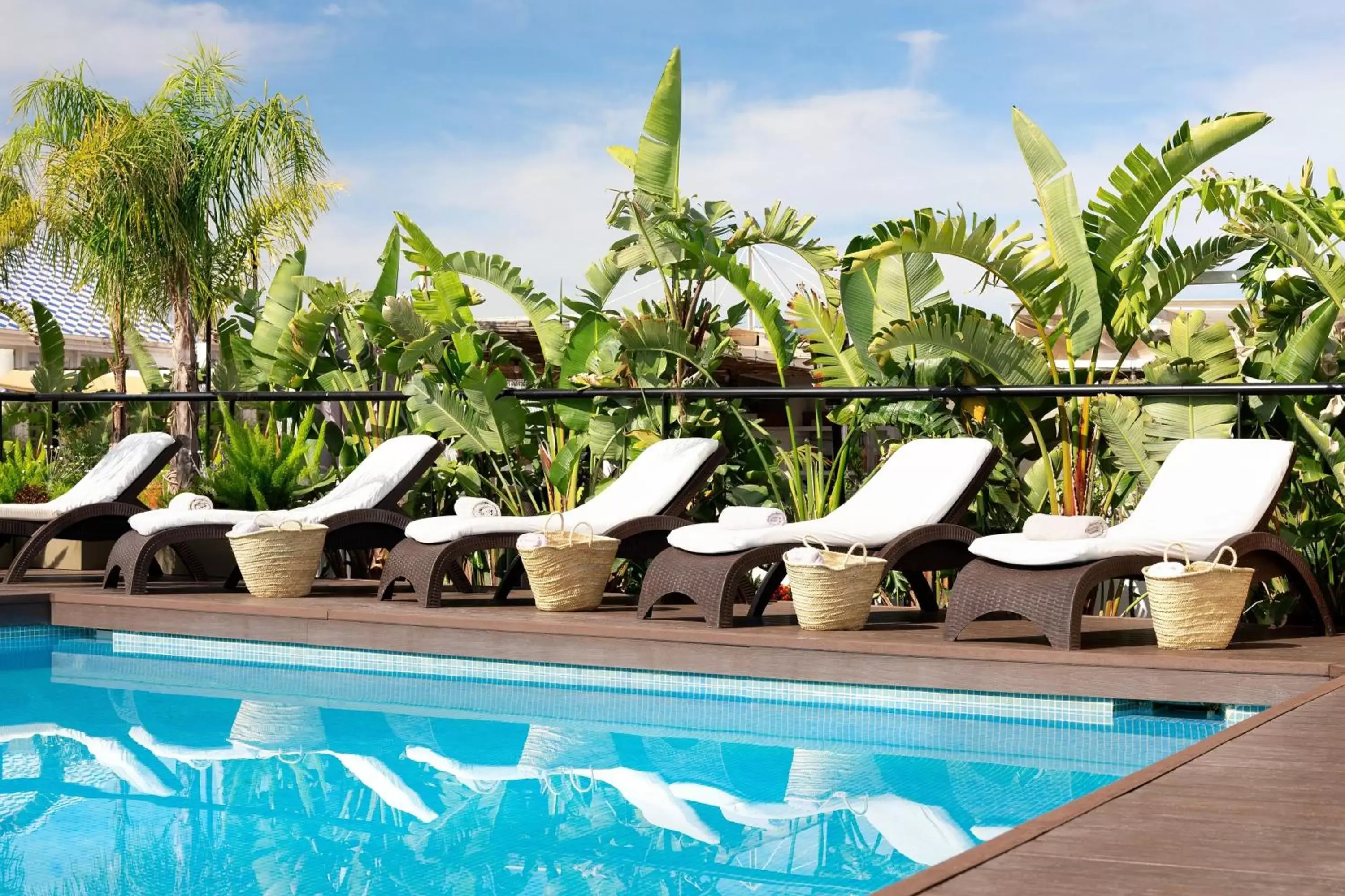 Swimming pool in Los Seises Sevilla, a Tribute Portfolio Hotel Swimming pool in Los Seises Sevilla, a Tribute Portfolio Hotel