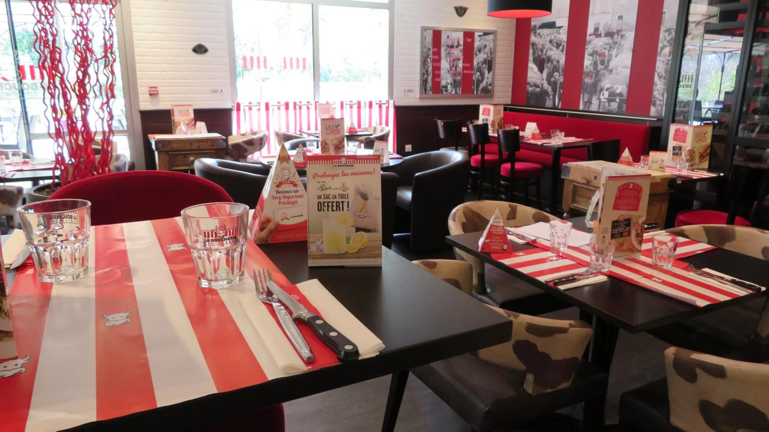 Restaurant/places to eat in Kyriad Aix Les Milles - Plan de Campagne