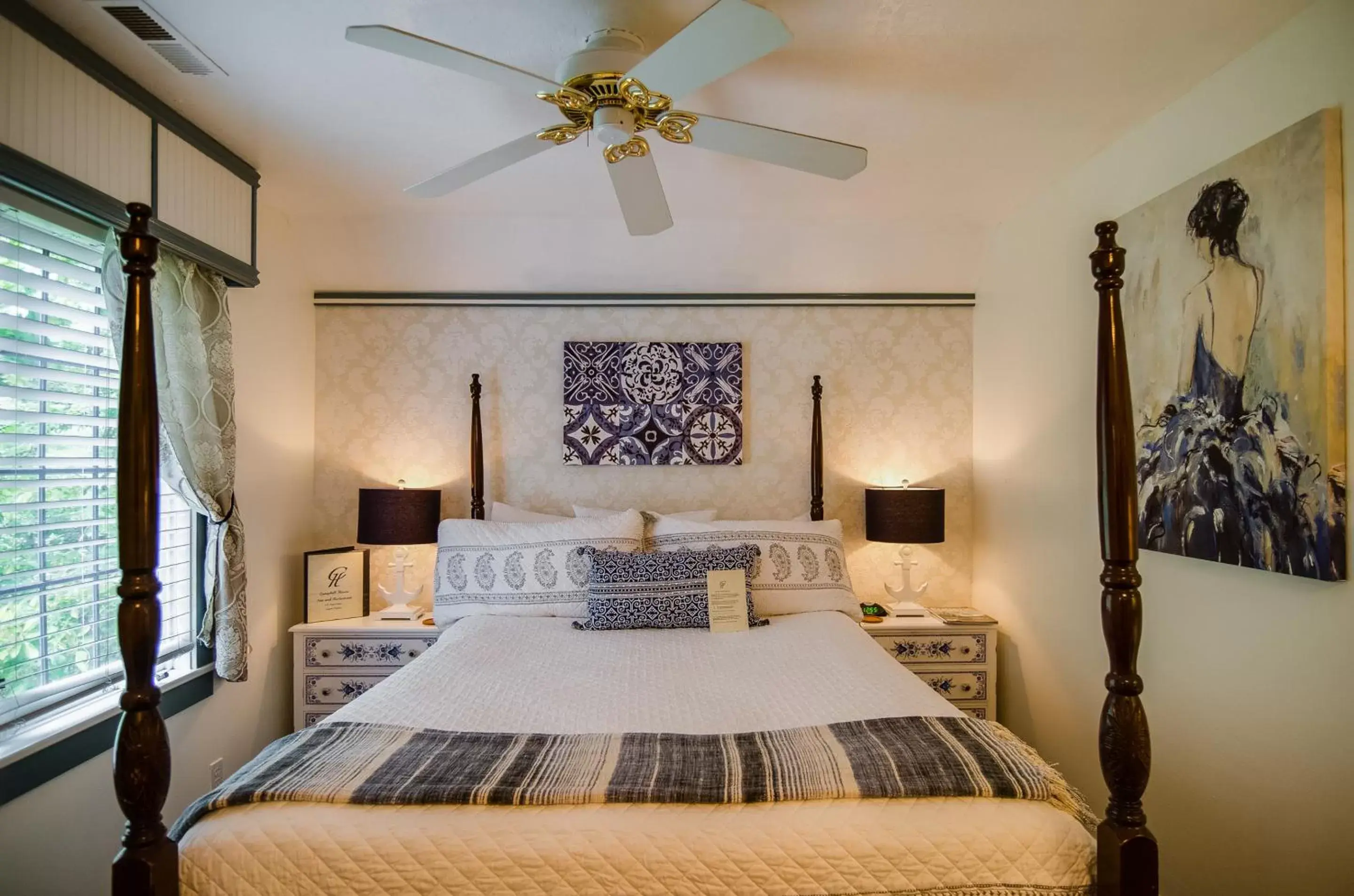 Bed in The Campbell House Inn Bed in The Campbell House Inn