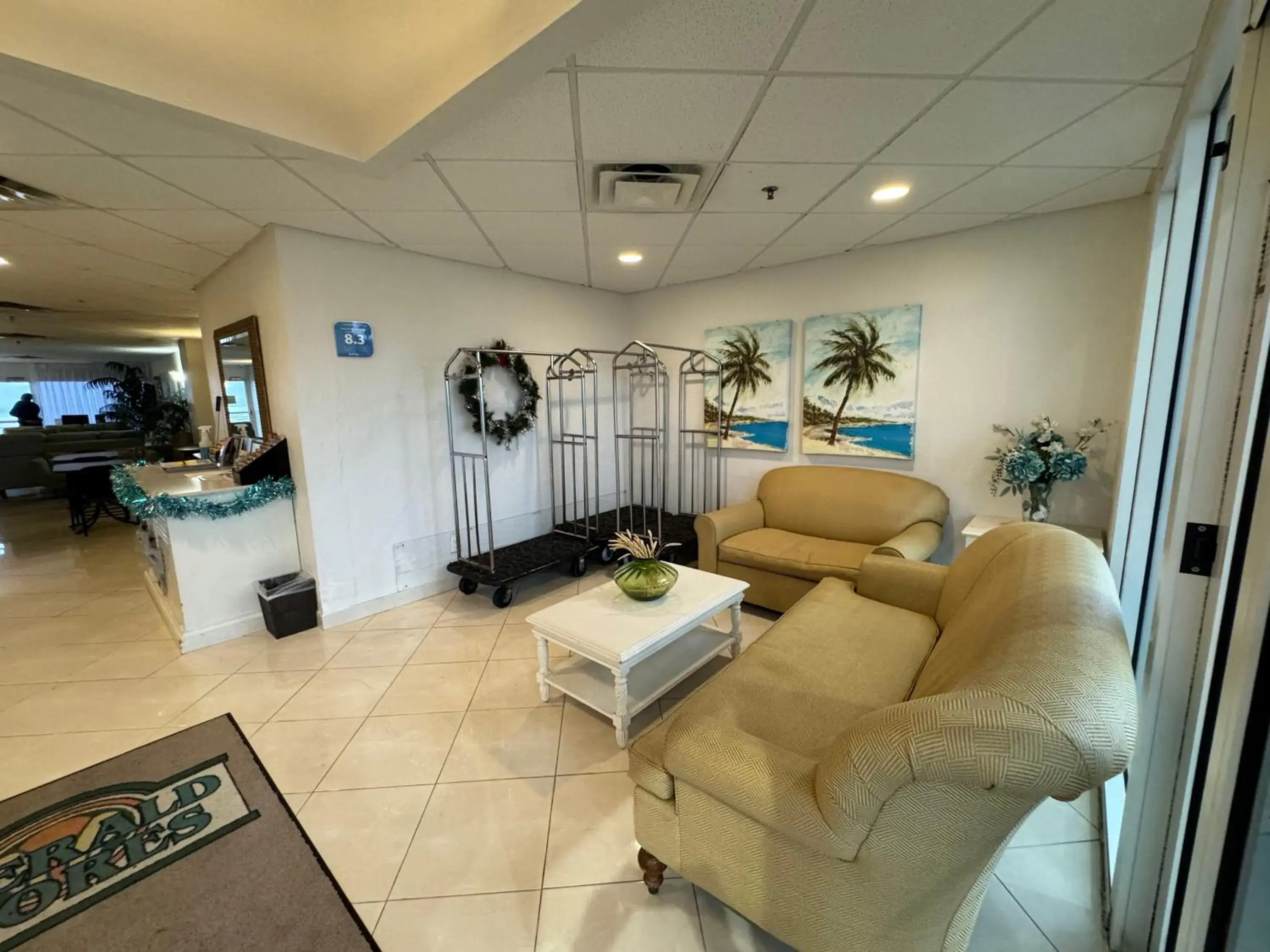 Lobby or reception, Seating Area in Emerald Shores Hotel - Daytona Beach