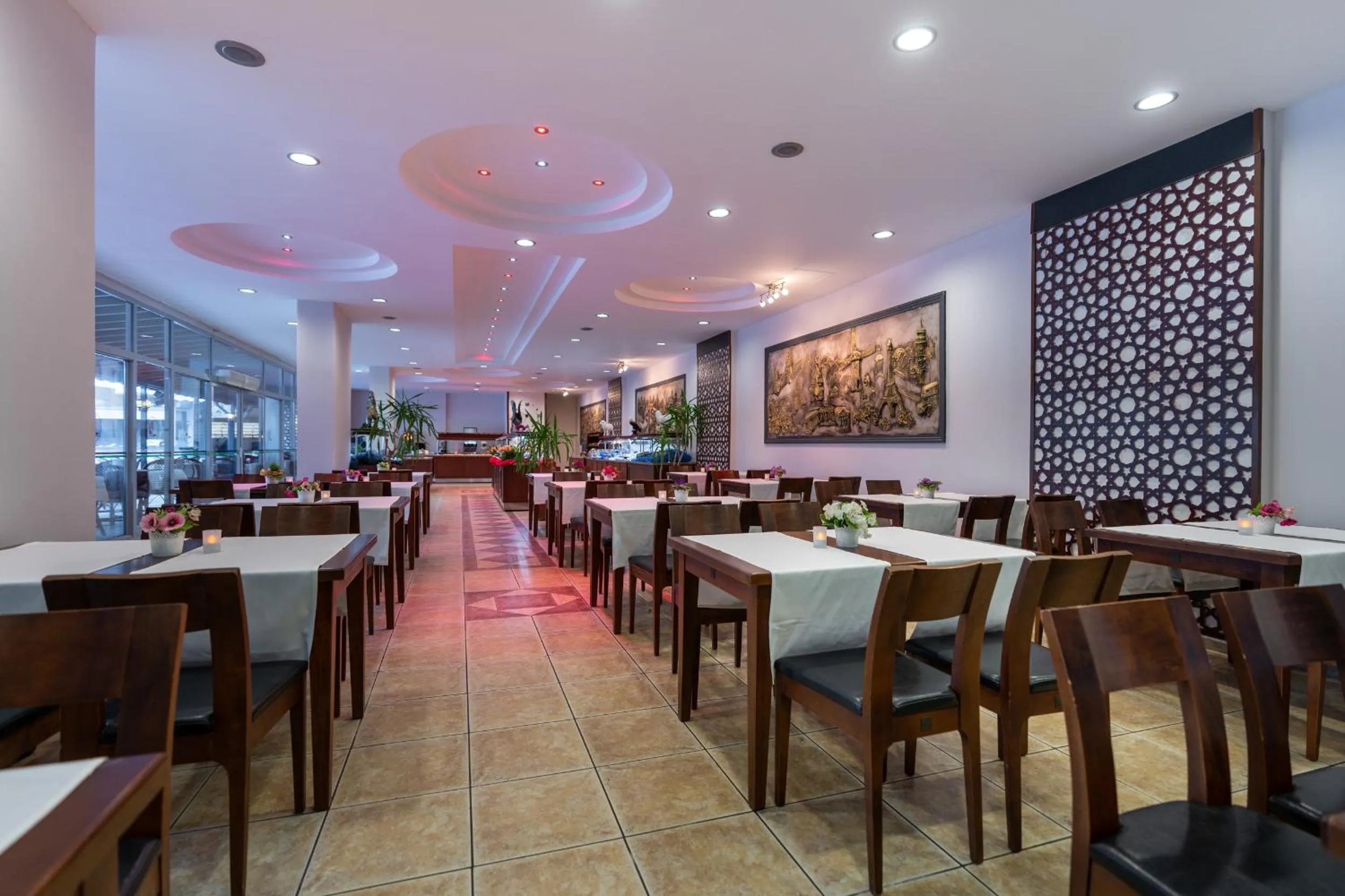 Restaurant/Places to Eat in Grand Viking Hotel