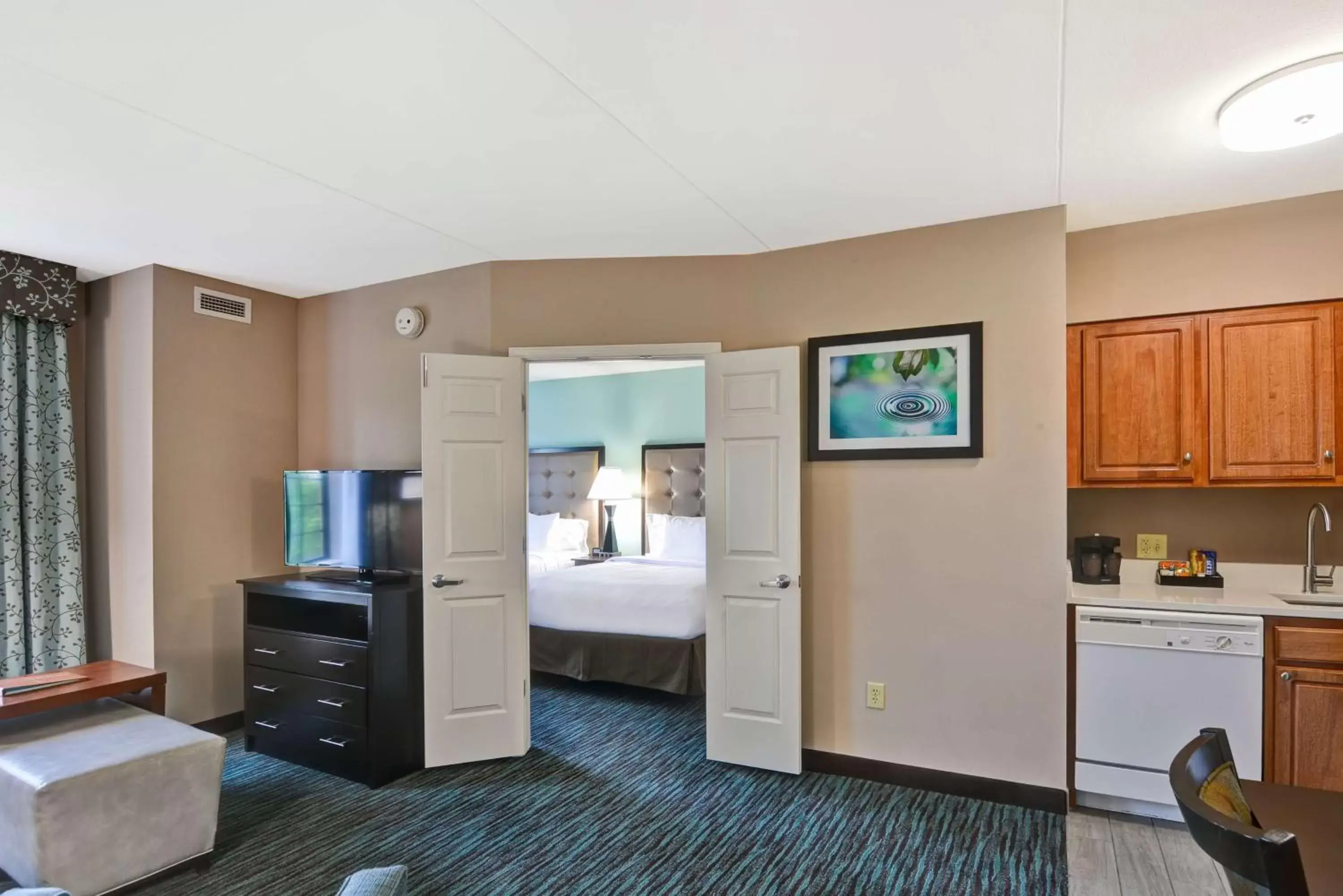 Kitchen or kitchenette in Homewood Suites by Hilton Aurora Naperville