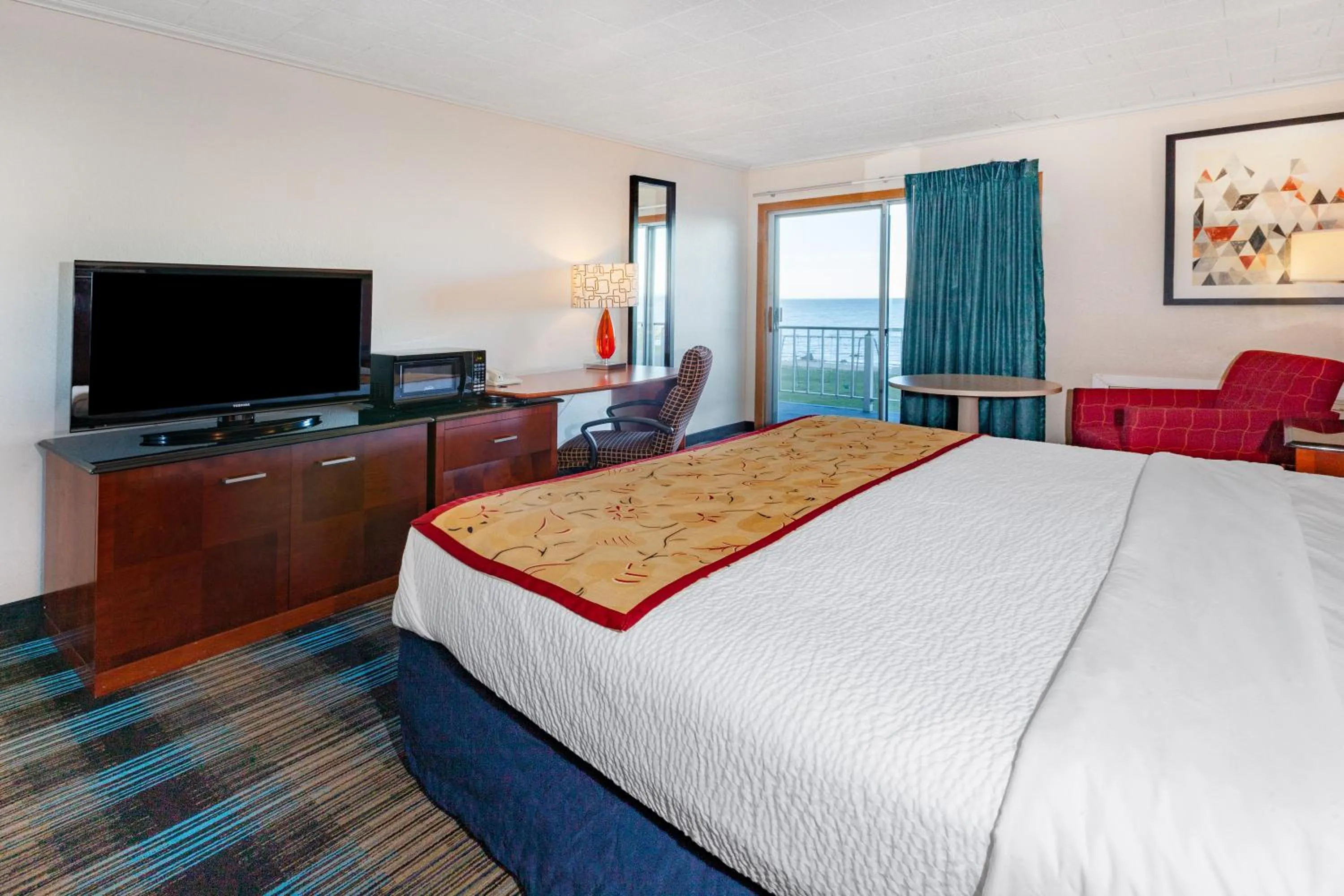 Bed in Days Inn & Suites by Wyndham St. Ignace Lakefront