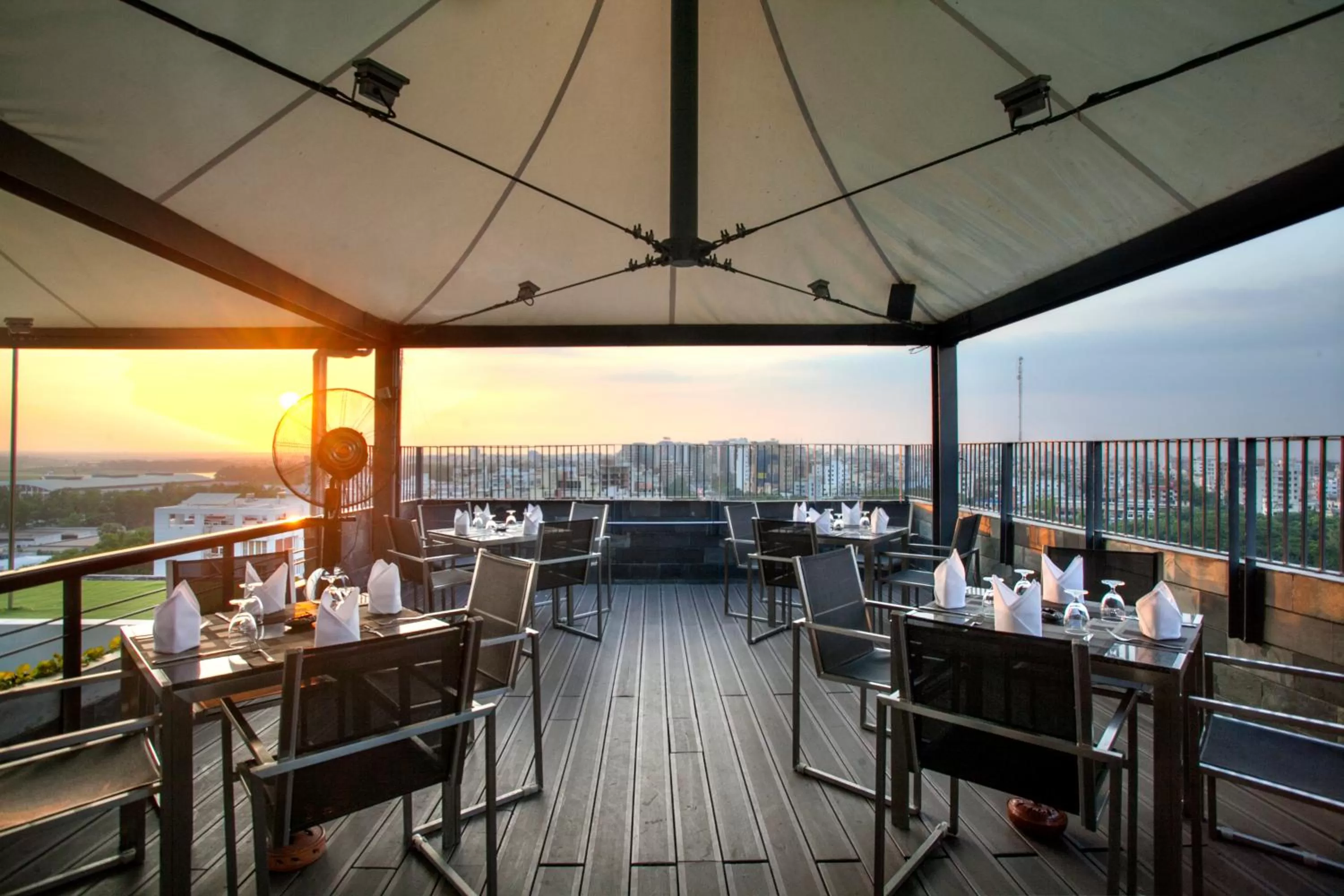 Restaurant/places to eat in Best Western Plus Maple Leaf