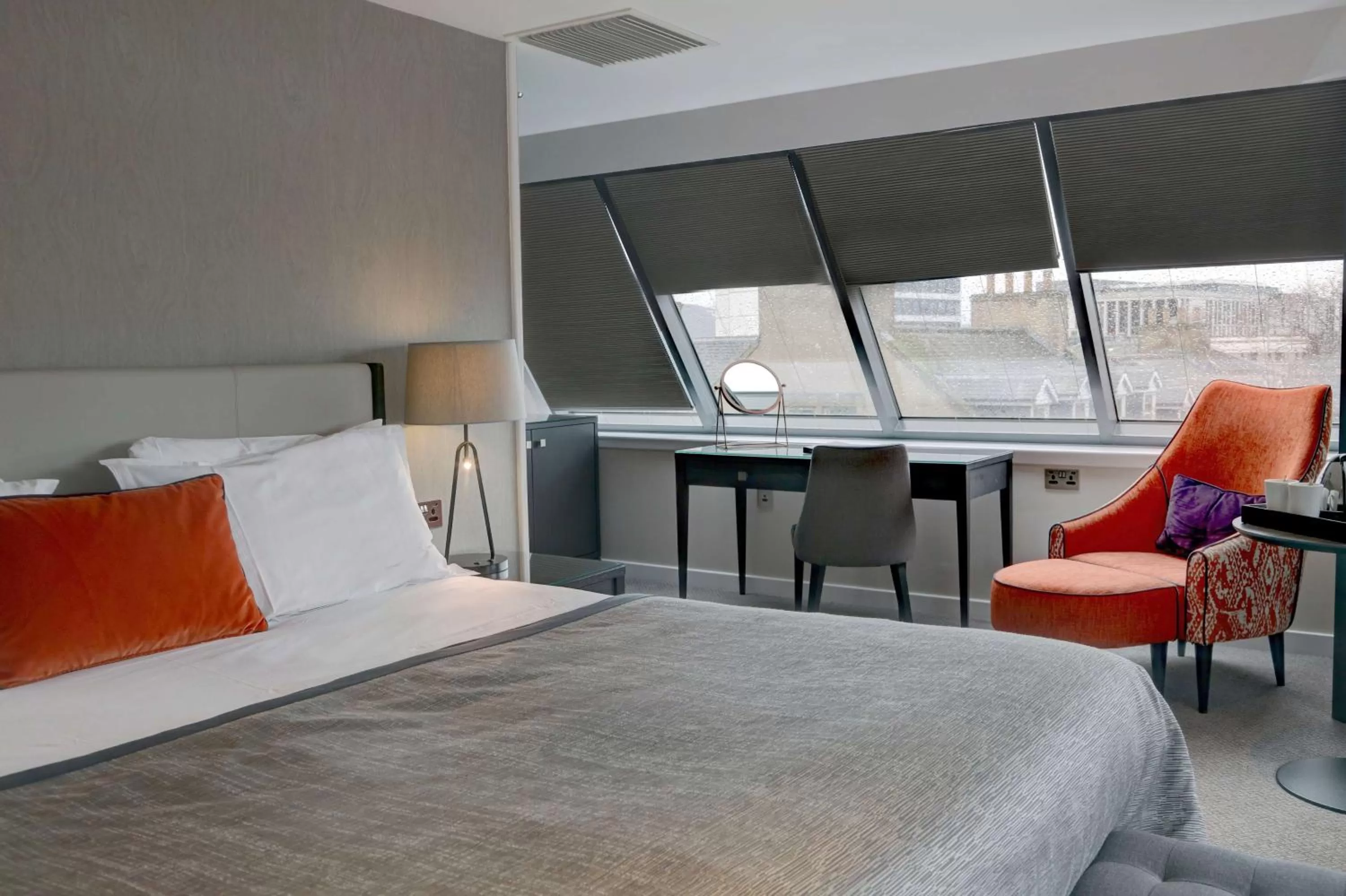 Photo of the whole room, Bed in Ten Hill Place