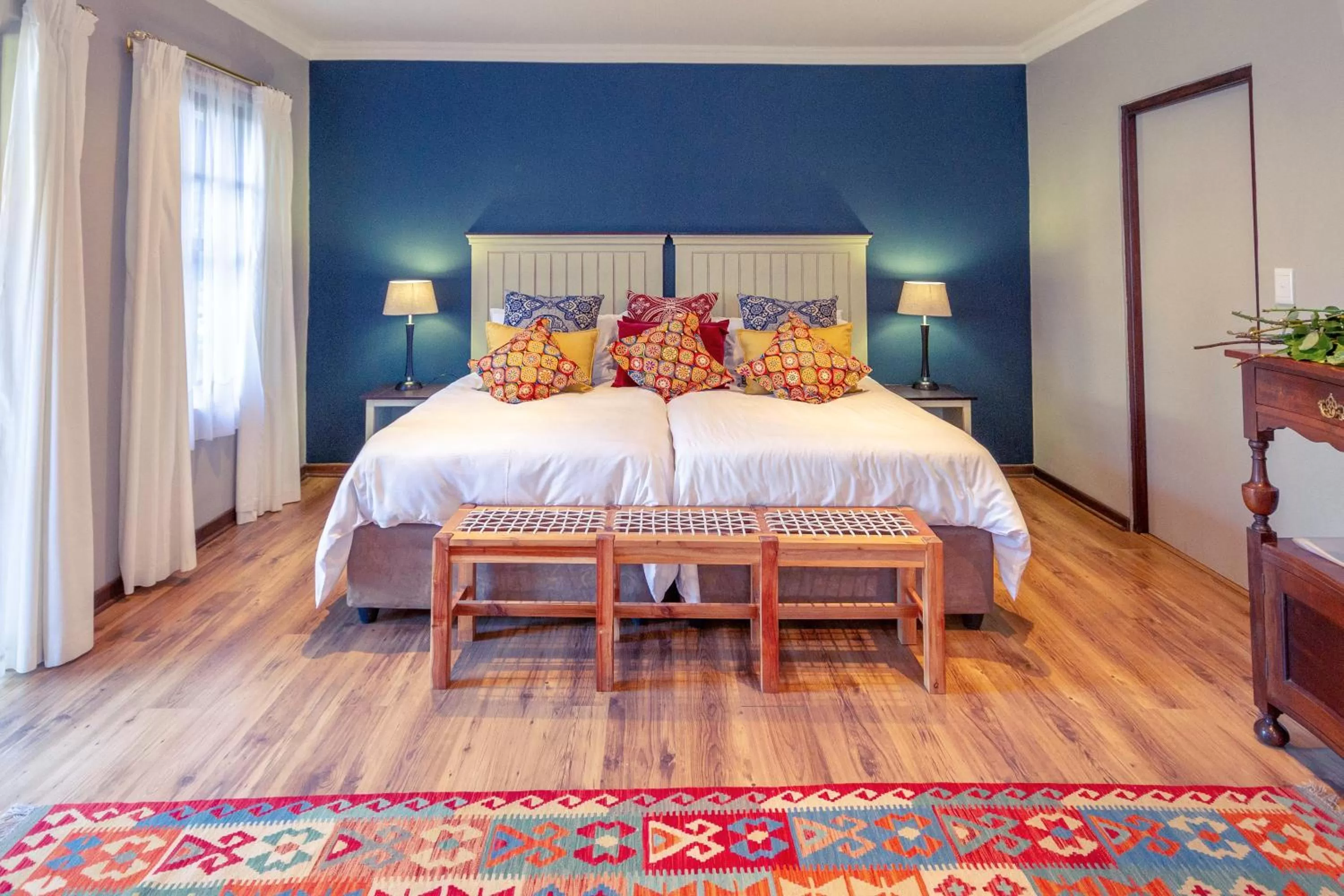 Bed in Airlies Historical Guest House