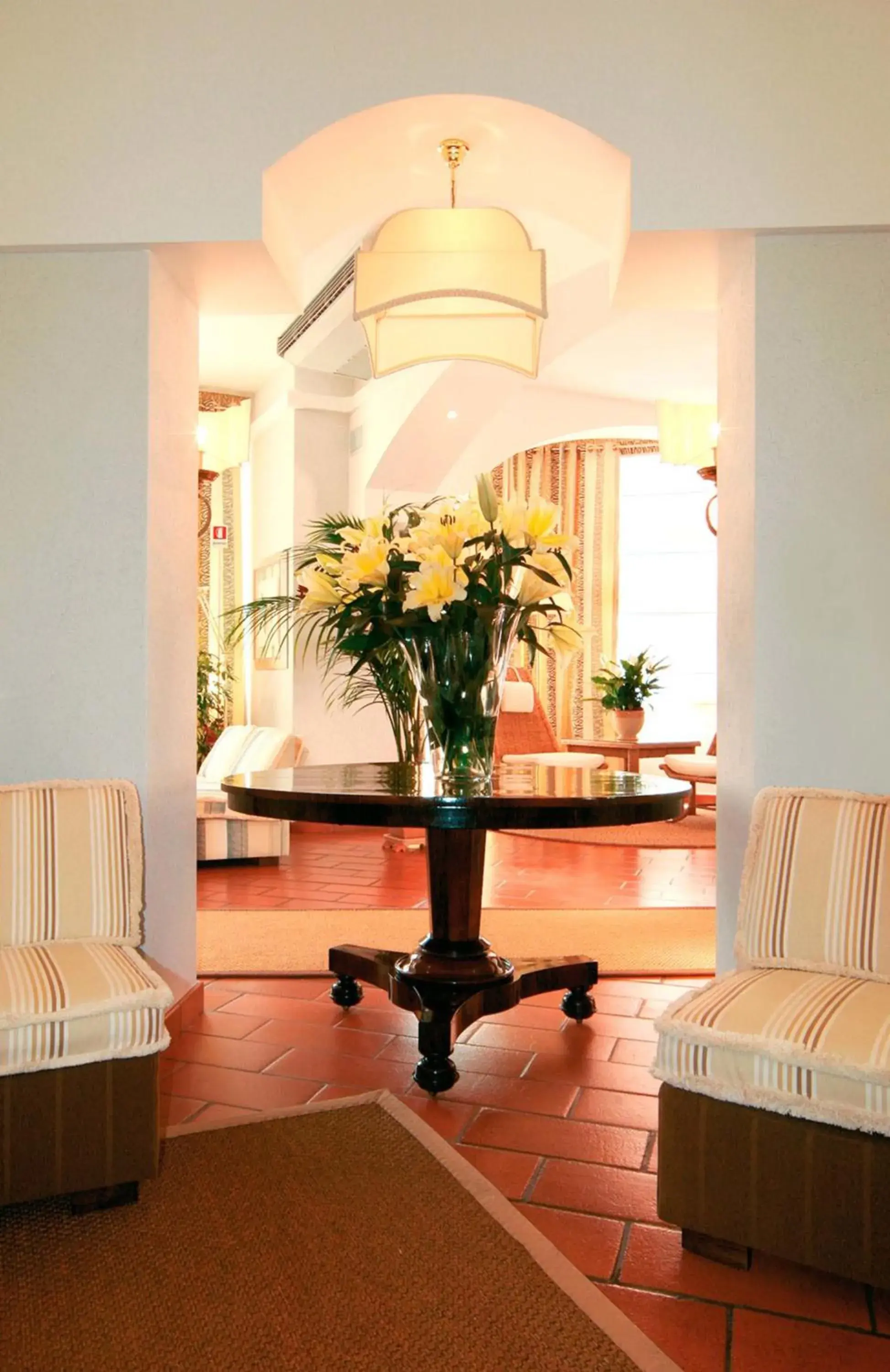 Communal lounge/ TV room, Seating Area in Hotel Maracaibo