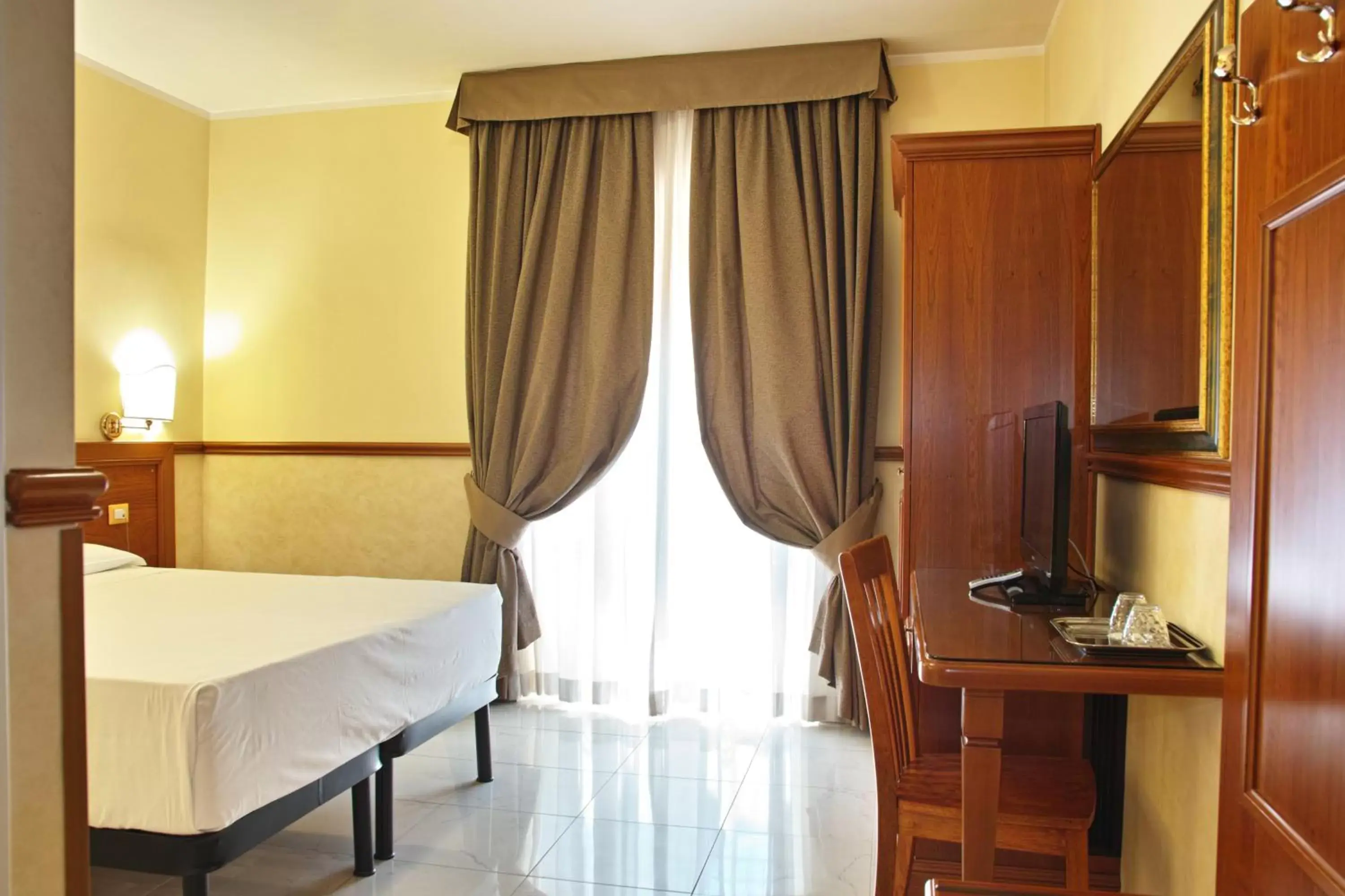Bed in Hotel Virgilio