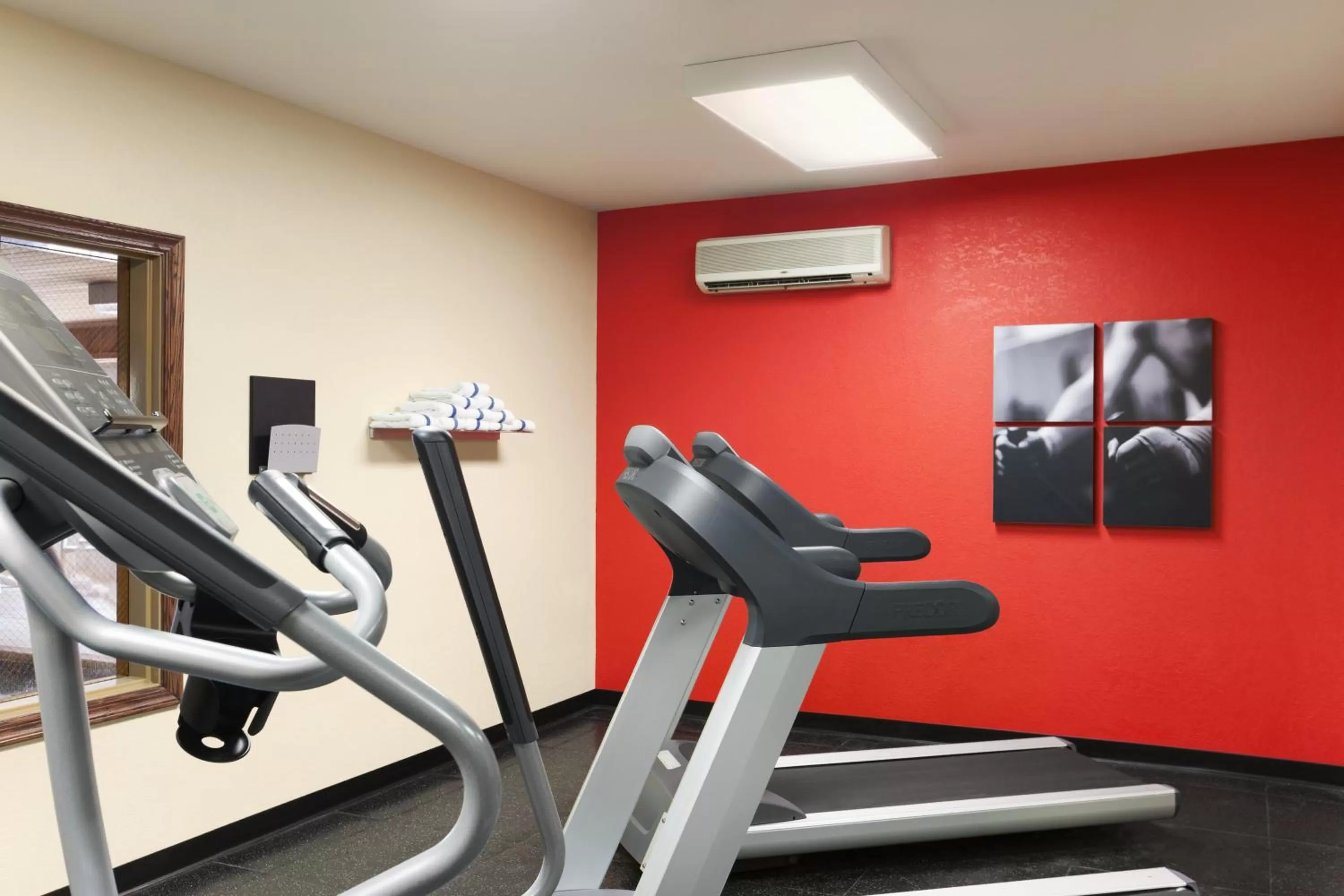 Fitness centre/facilities in Country Inn & Suites by Radisson, Lehighton-Jim Thorpe, PA