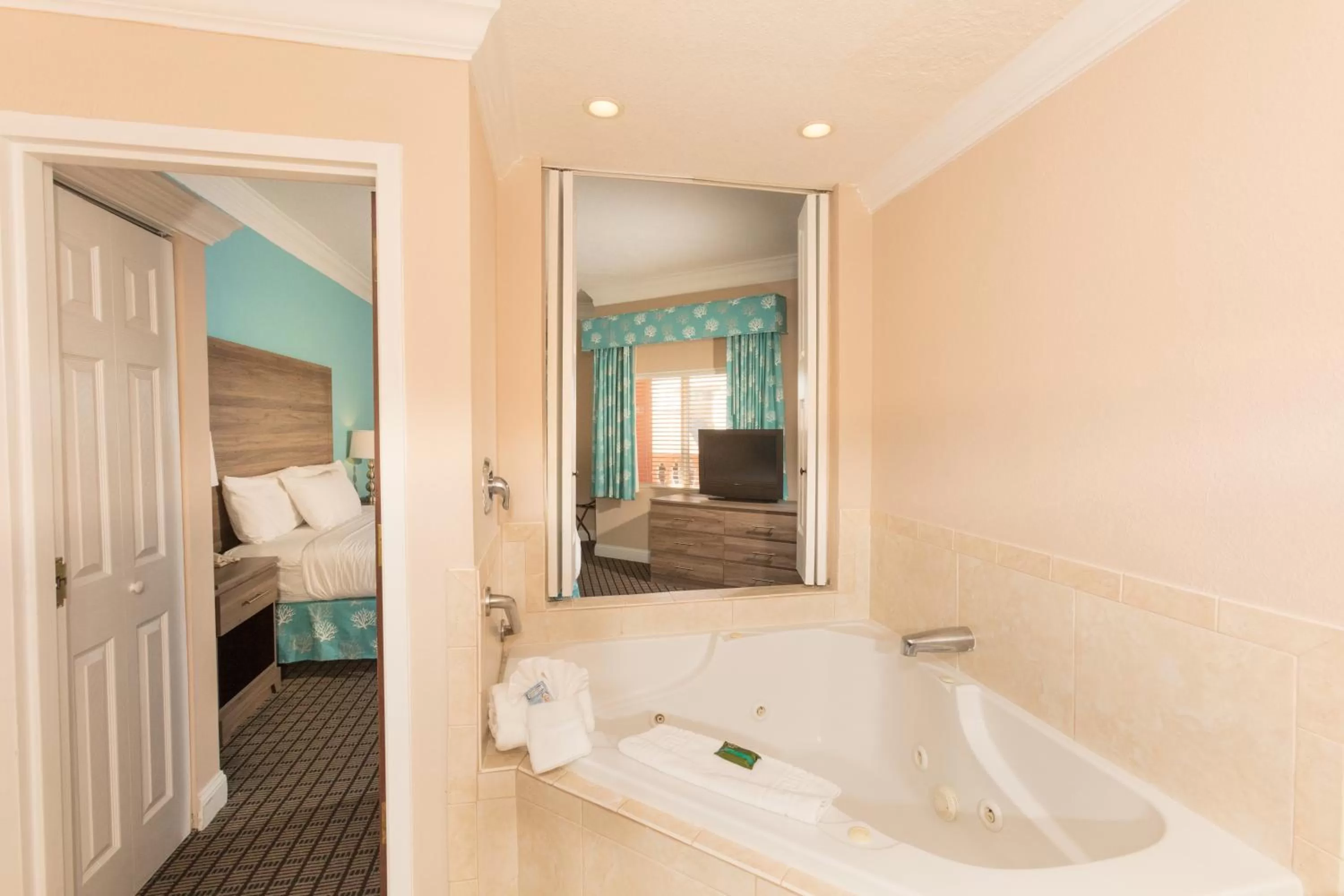 Bathroom, Bed in Amelia Hotel at the Beach