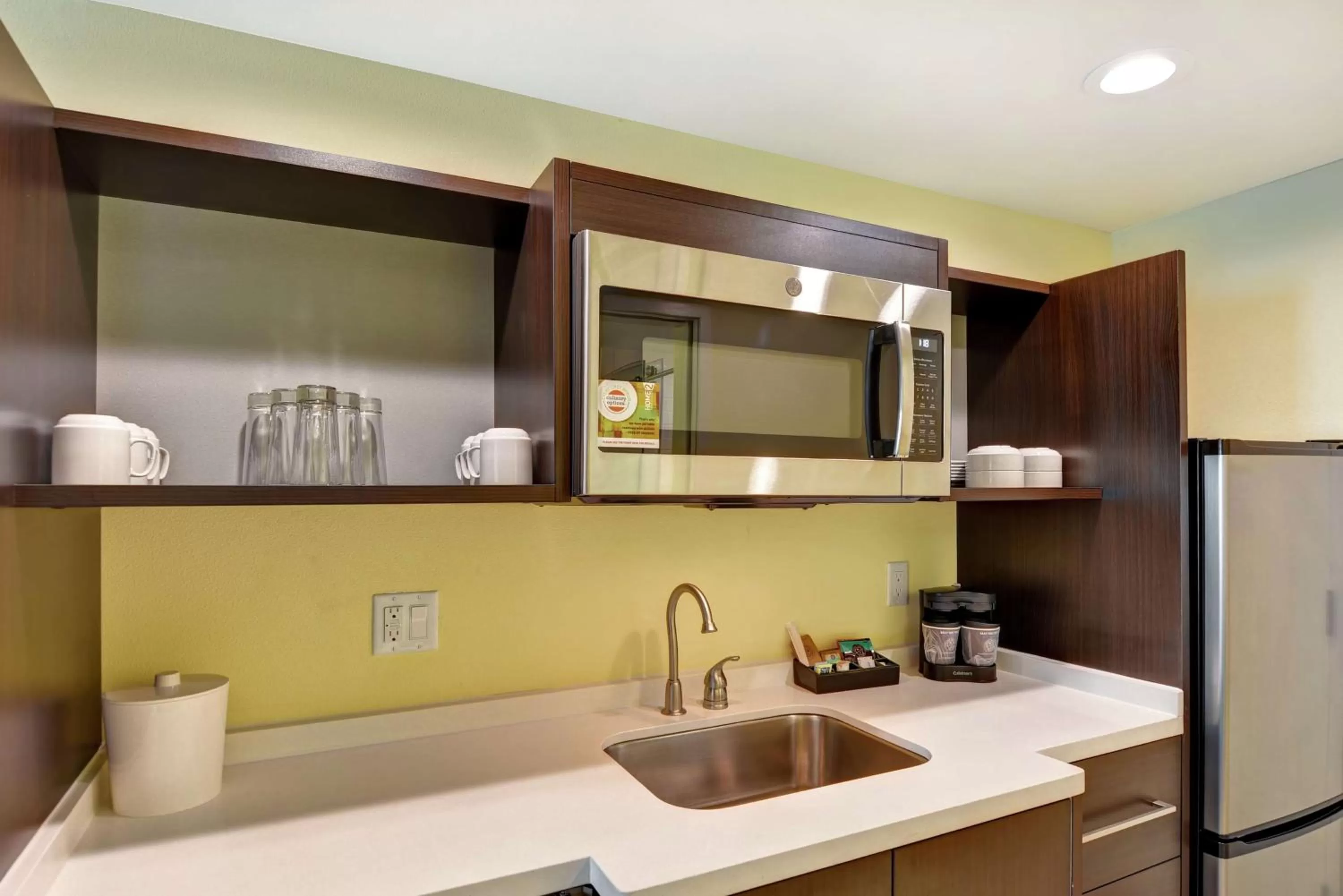 Kitchen or kitchenette in Home2 Suites By Hilton Hilton Head