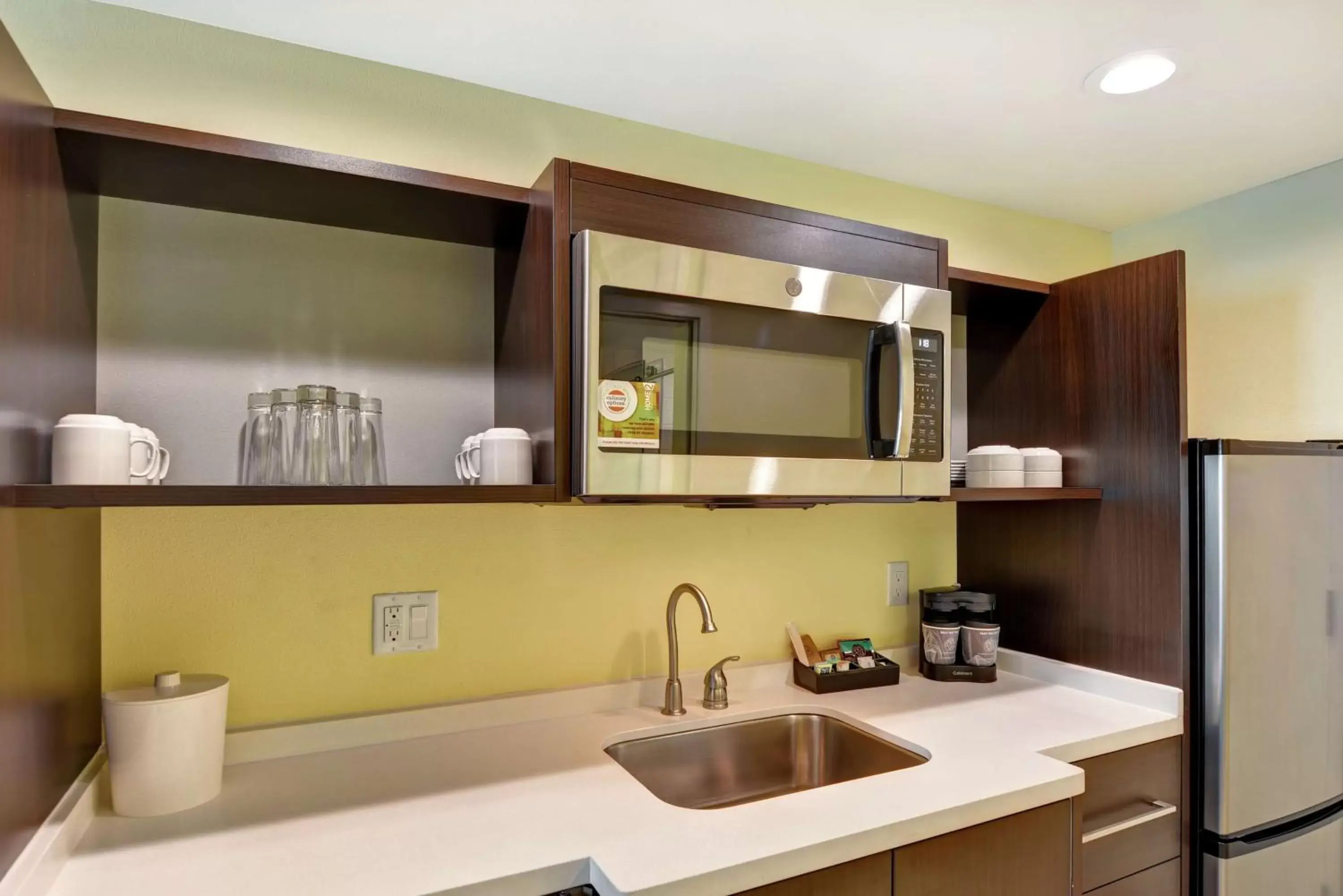 Kitchen or kitchenette, Kitchen/Kitchenette in Home2 Suites By Hilton Hilton Head