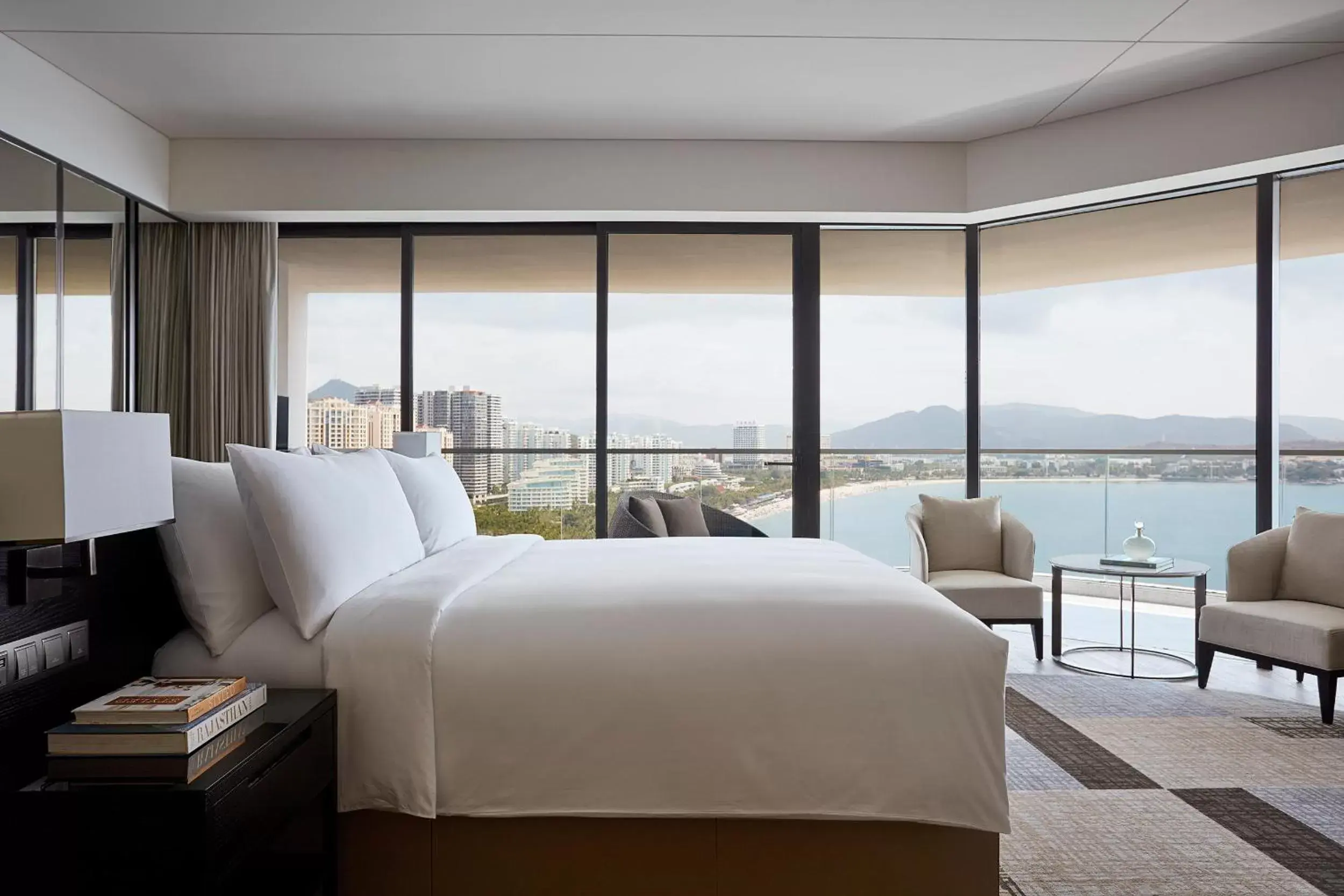 Bedroom in The Shanhaitian Resort Sanya, Autograph Collection