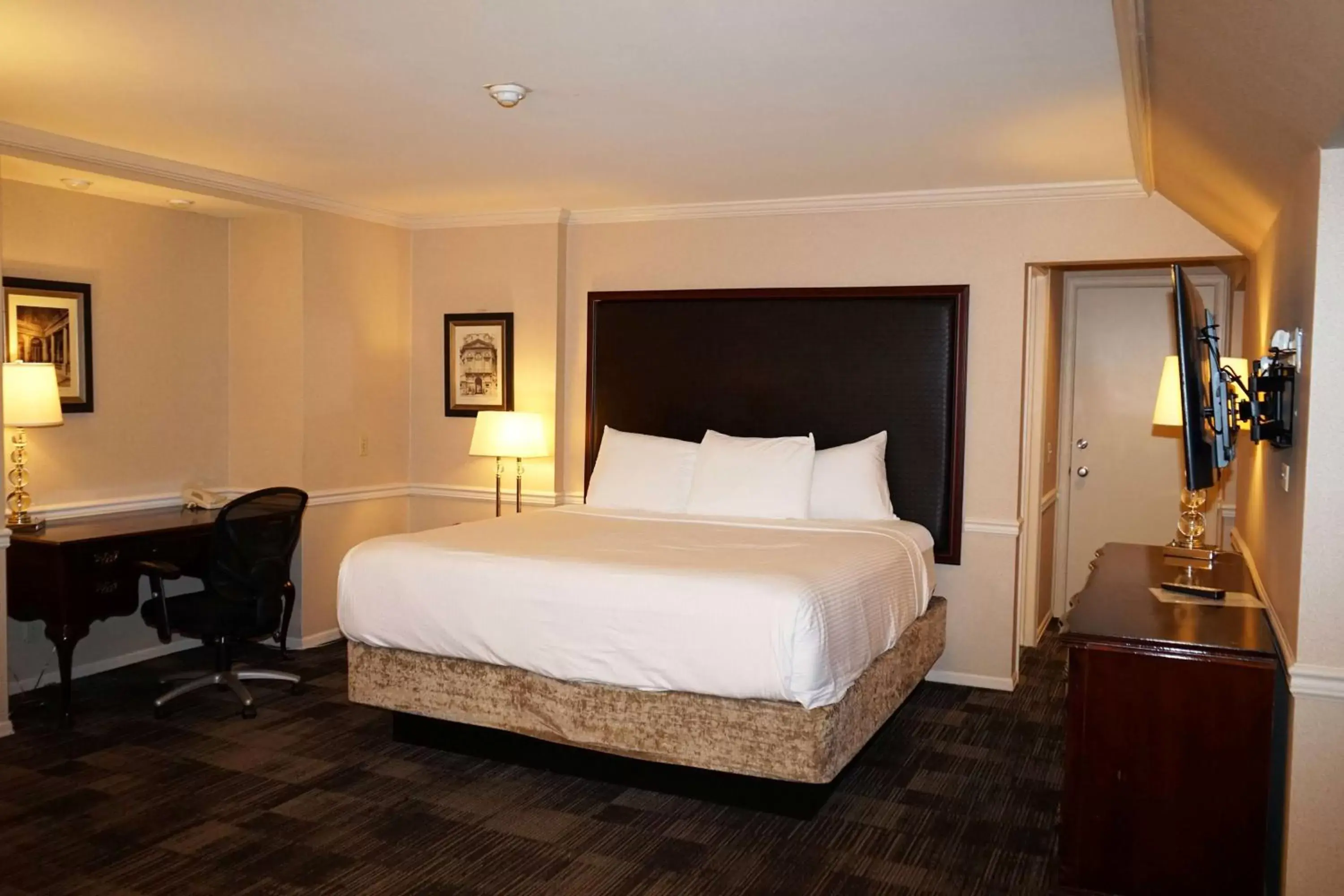 Photo of the whole room, Bed in Wingate by Wyndham Bellingham Heritage Inn