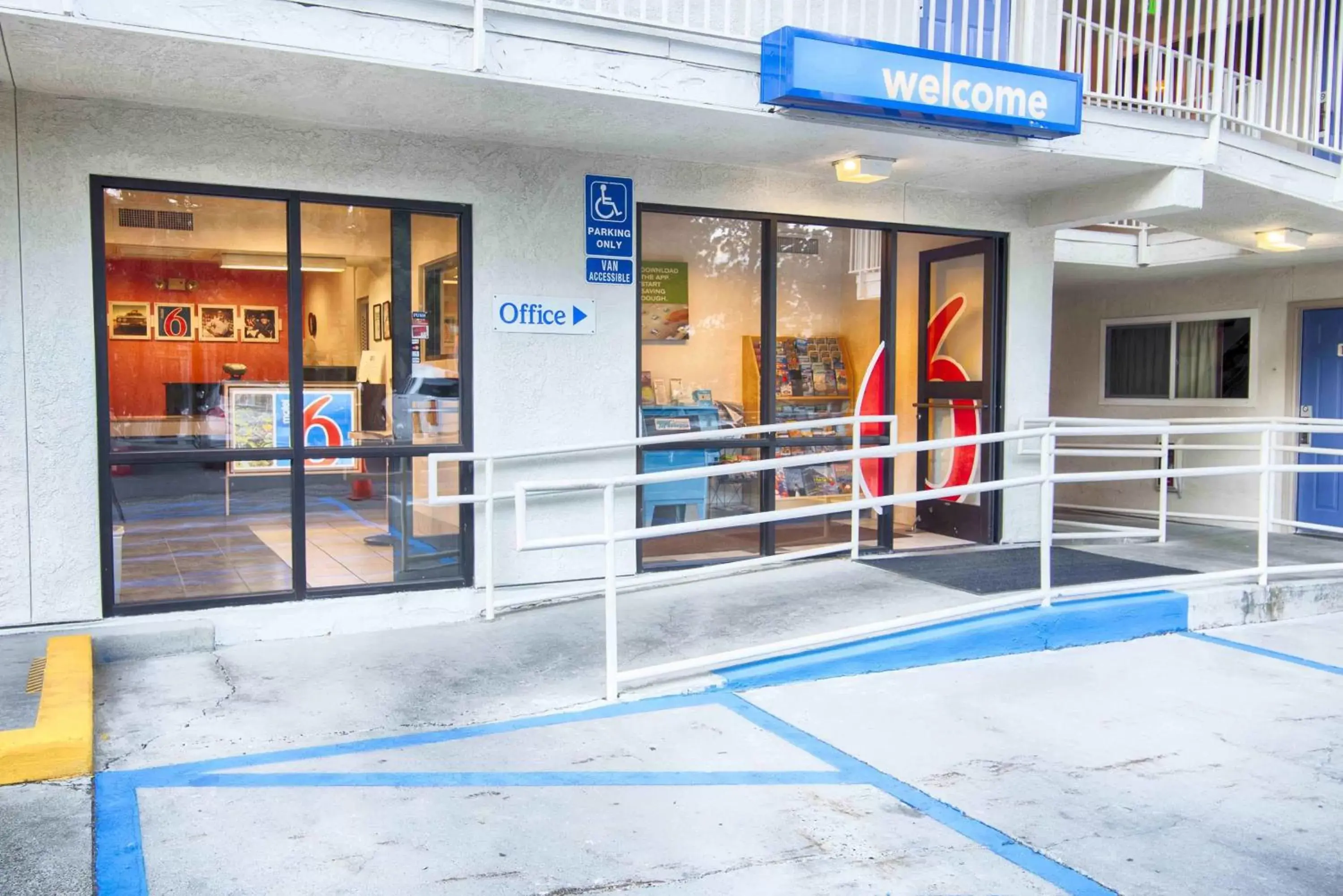 Facade/entrance in Motel 6-Mammoth Lakes, CA