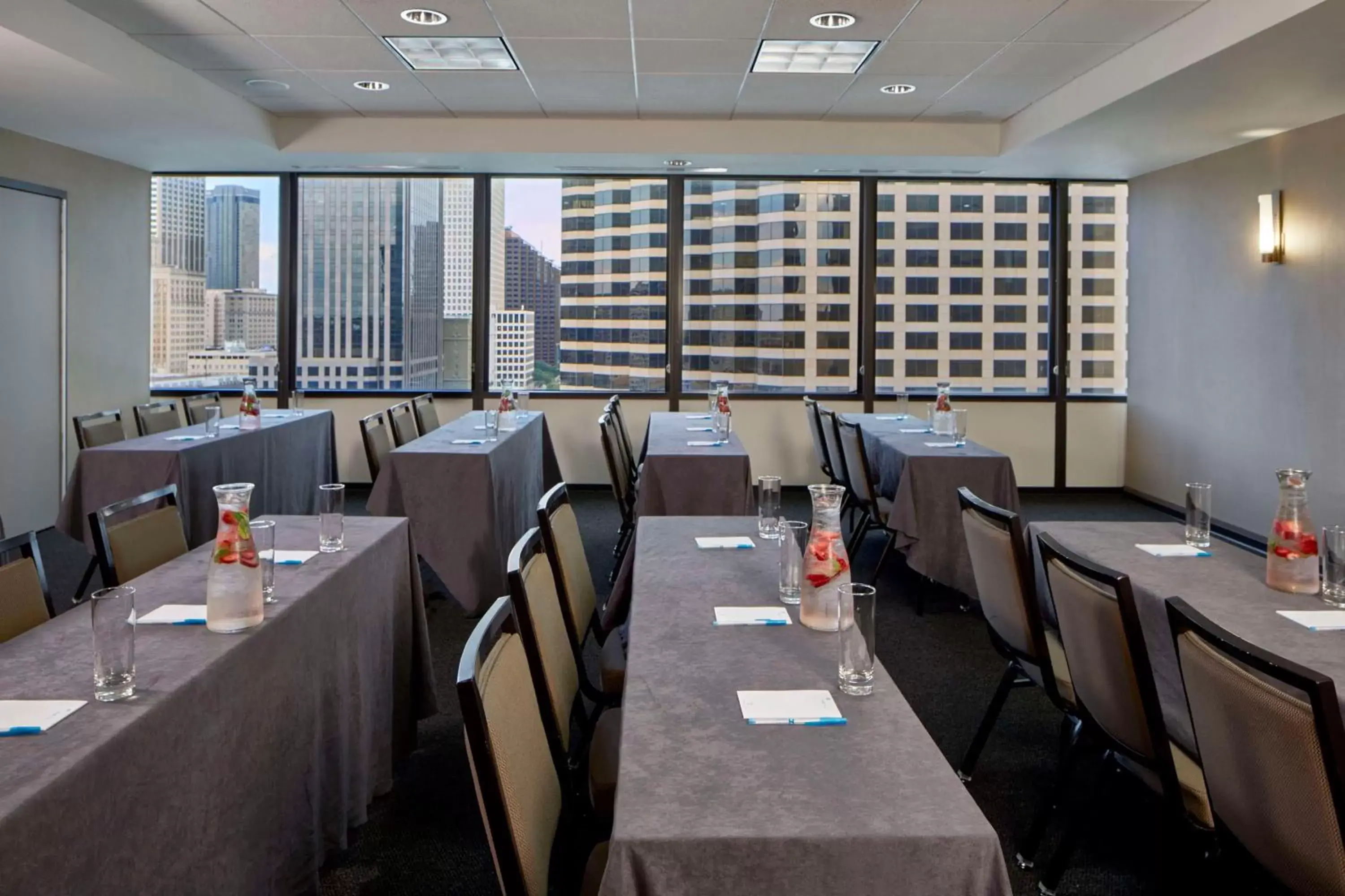 Meeting/conference room, Restaurant/Places to Eat in Hyatt House New Orleans Downtown