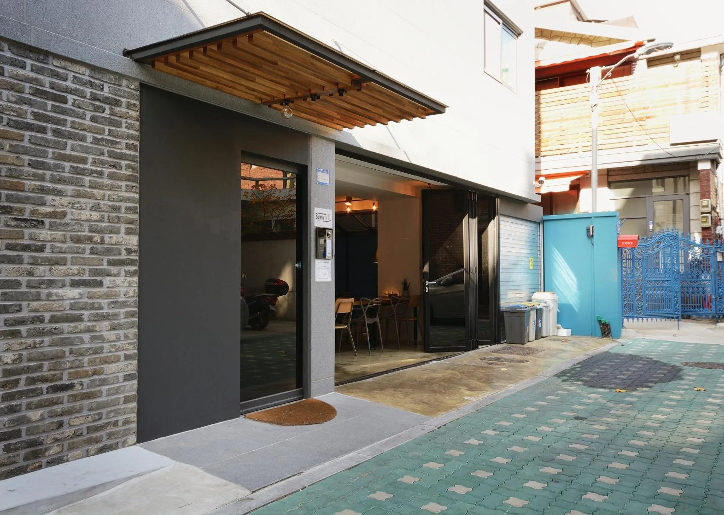 Communal lounge/ TV room in Sunnyhill Hostel Hongdae