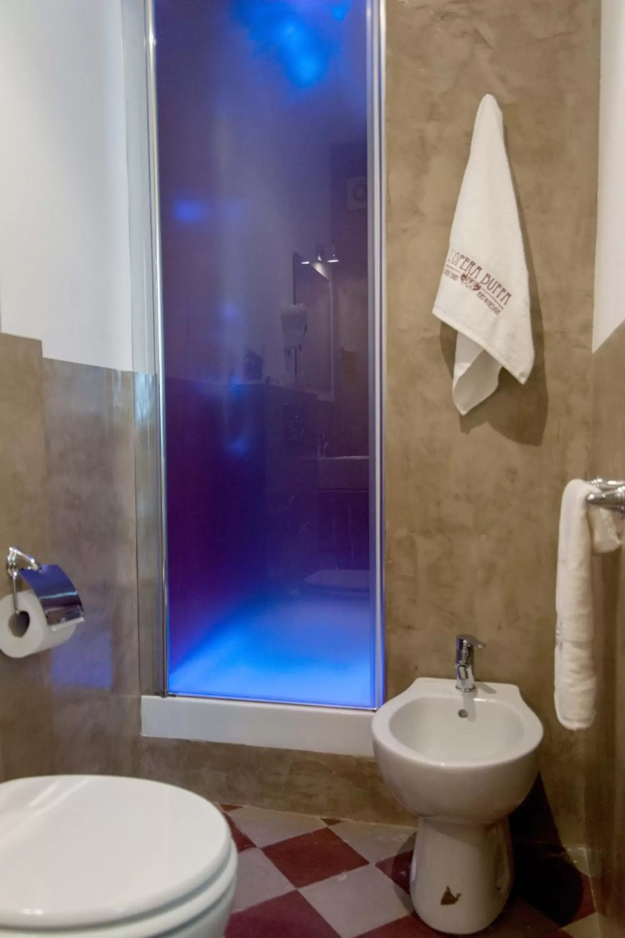 Shower, Bathroom in L'Opera Buffa