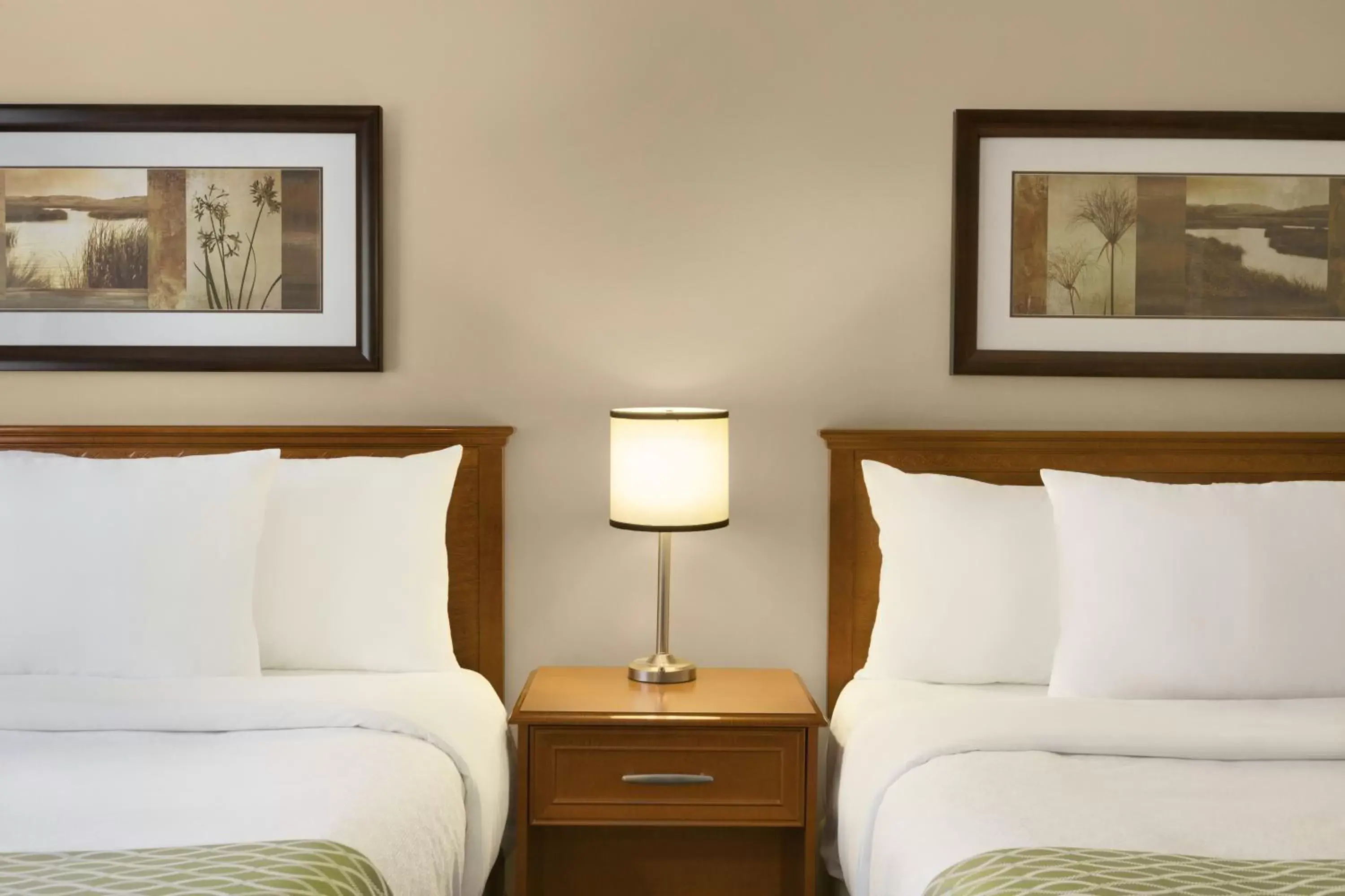 Bedroom, Seating Area in Colonial Square Inn & Suites