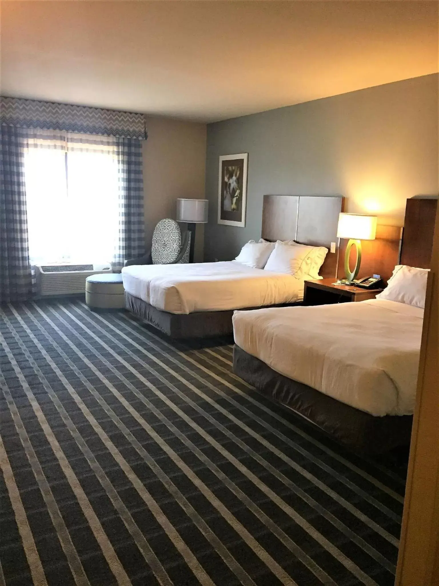 Photo of the whole room, Bed in Holiday Inn Express & Suites Perry-National Fairground Area, an IHG Hotel