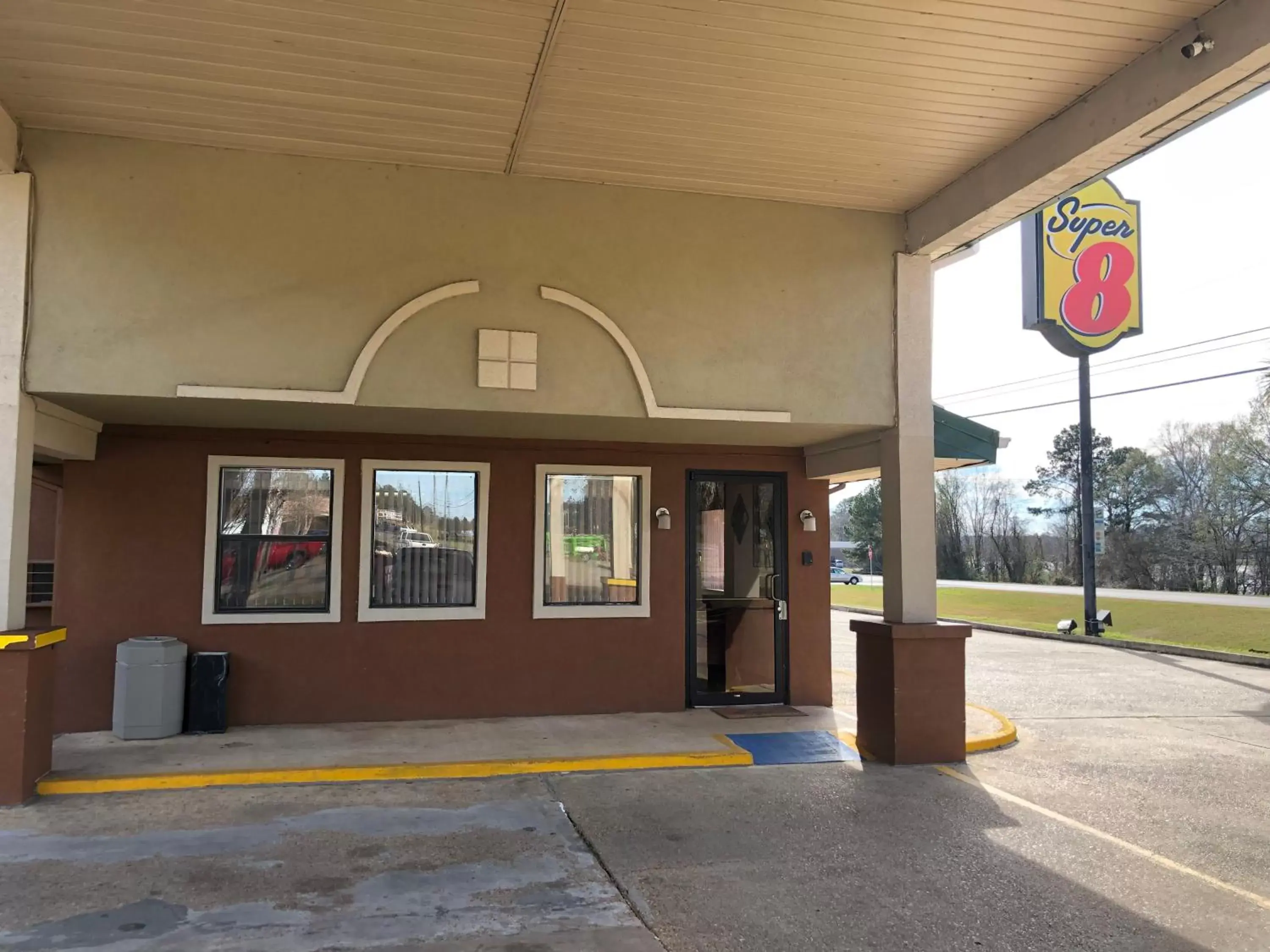 Facade/entrance in Super 8 by Wyndham Natchitoches