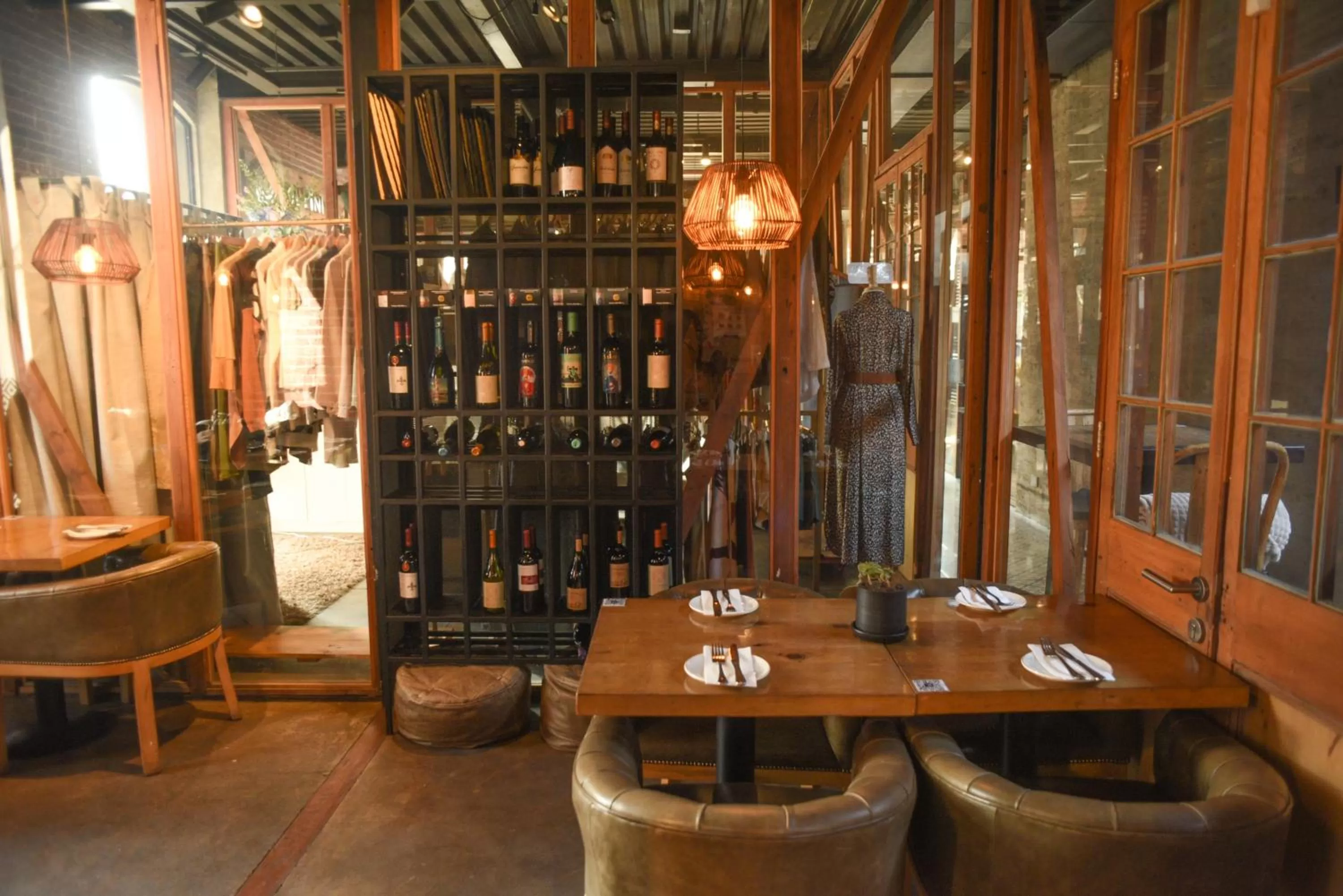 Restaurant/places to eat in Maison Italia 1029