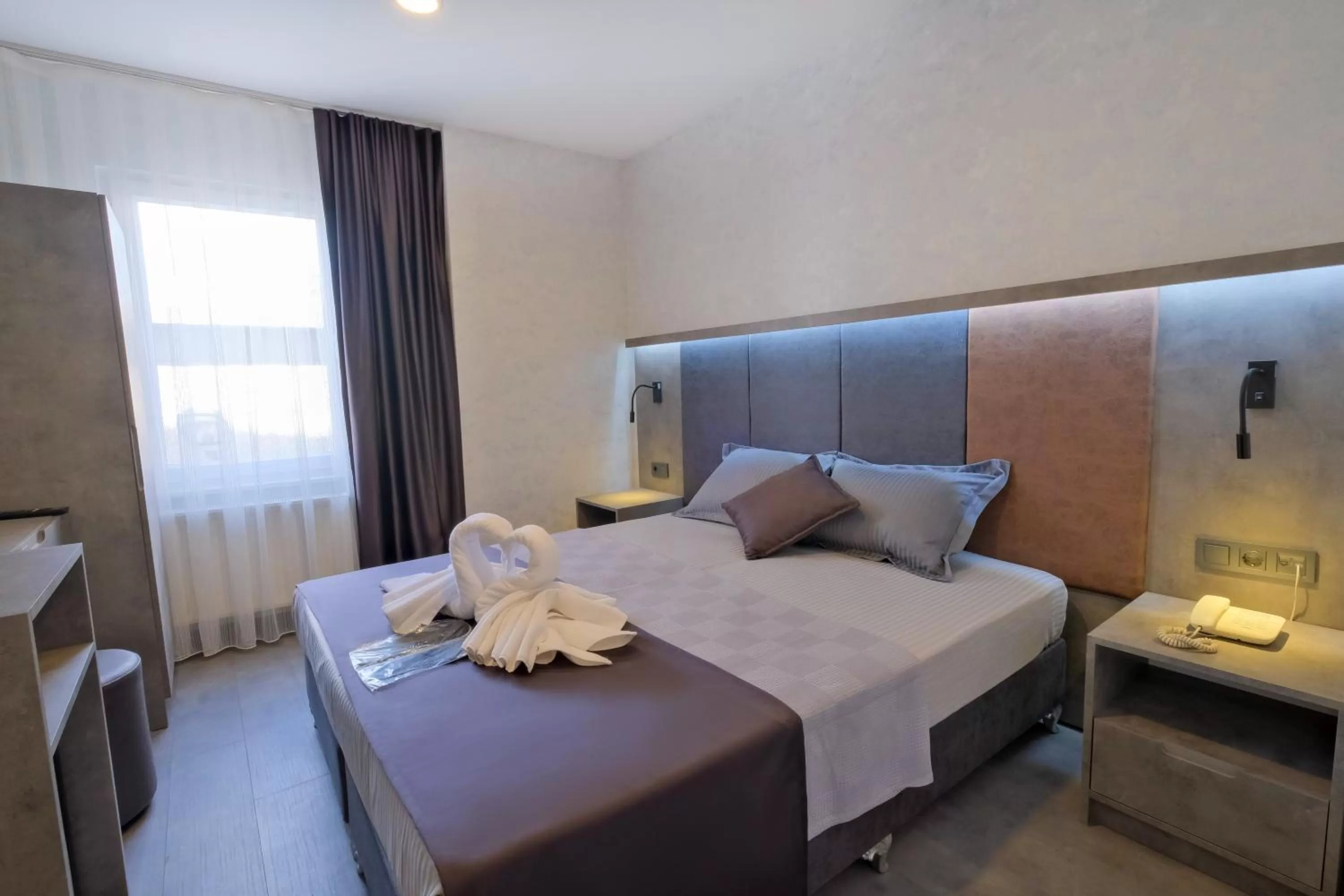 Bed in The Queen Hotel