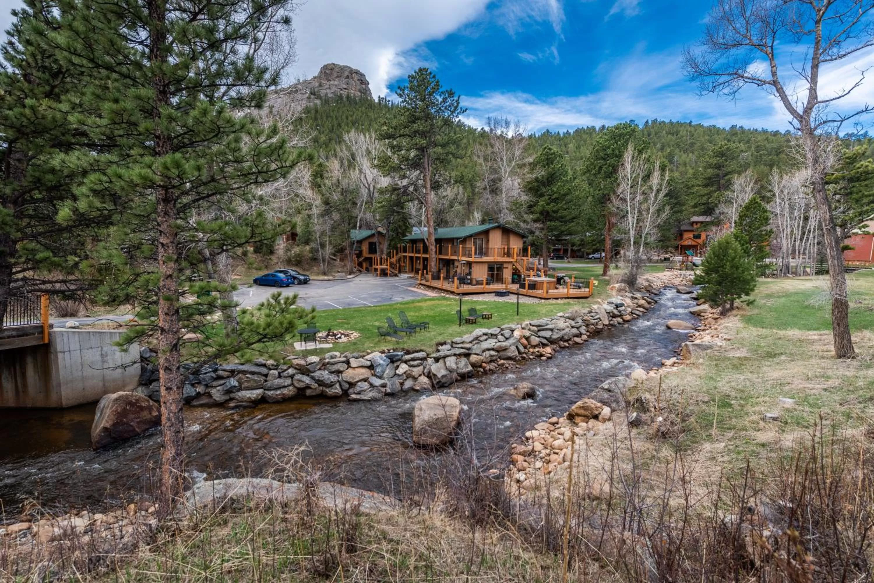 4 Seasons Inn on Fall River