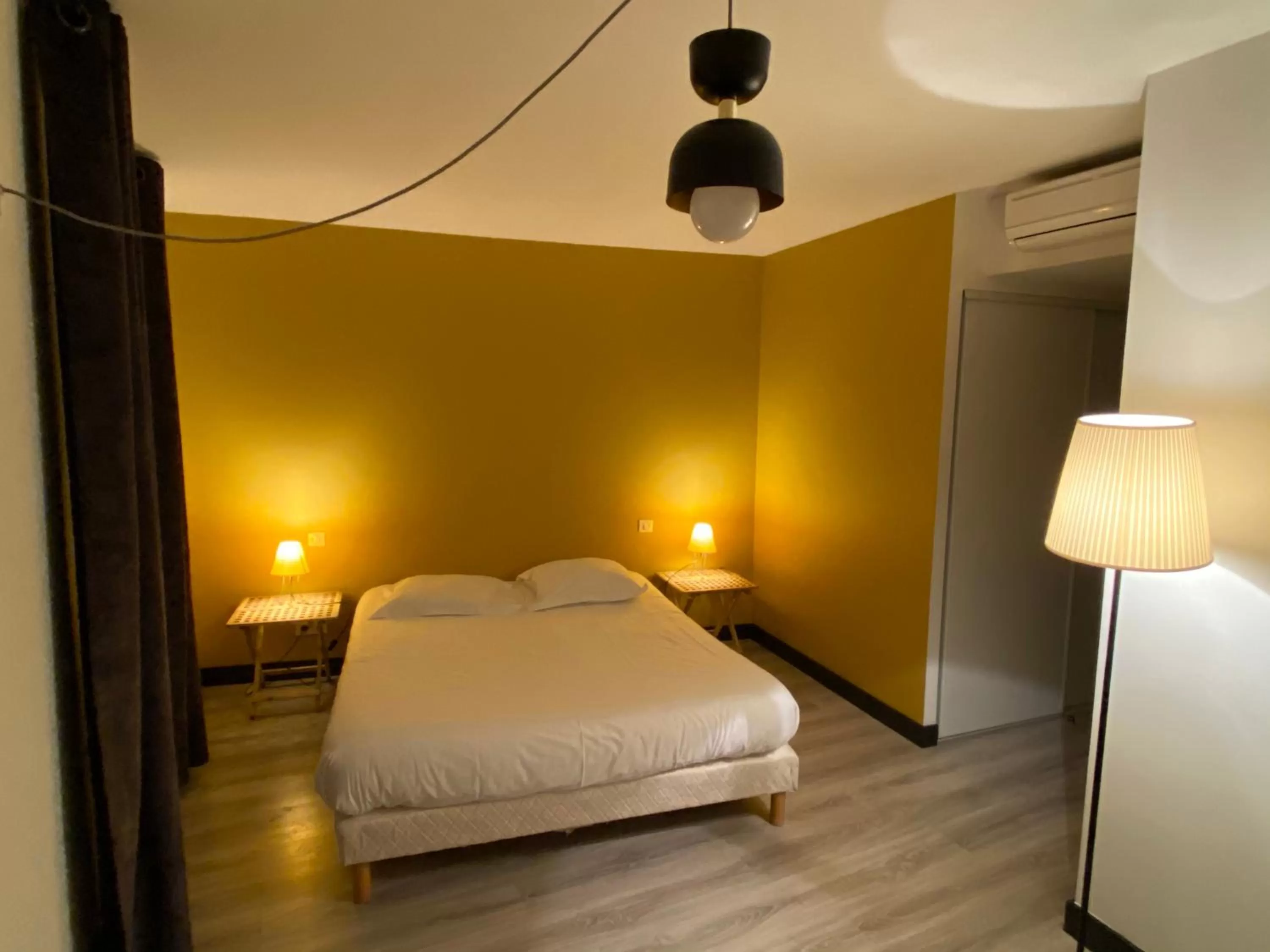 Bedroom in Le Miredames Hôtel-Bar