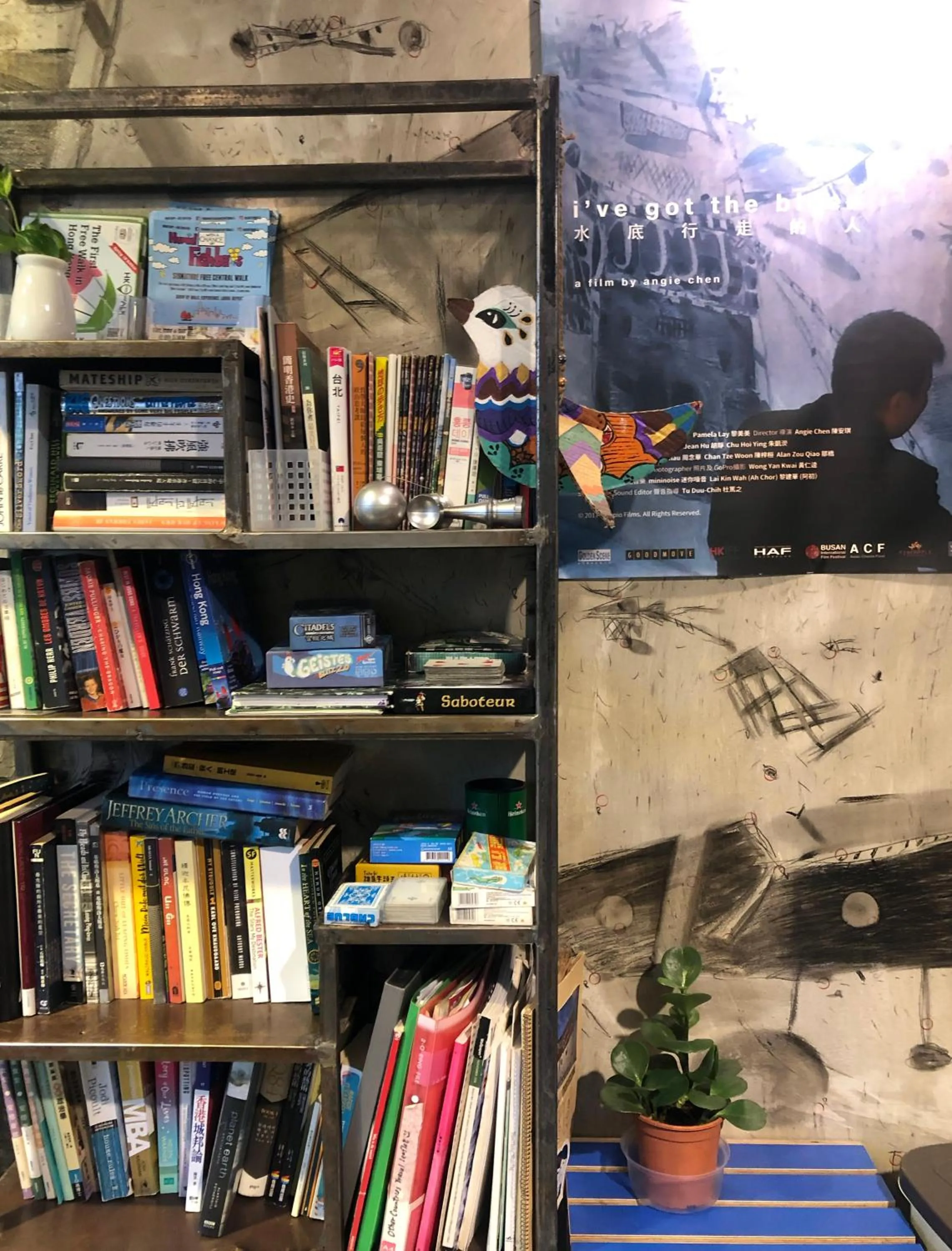 Communal lounge/ TV room in Hop Inn