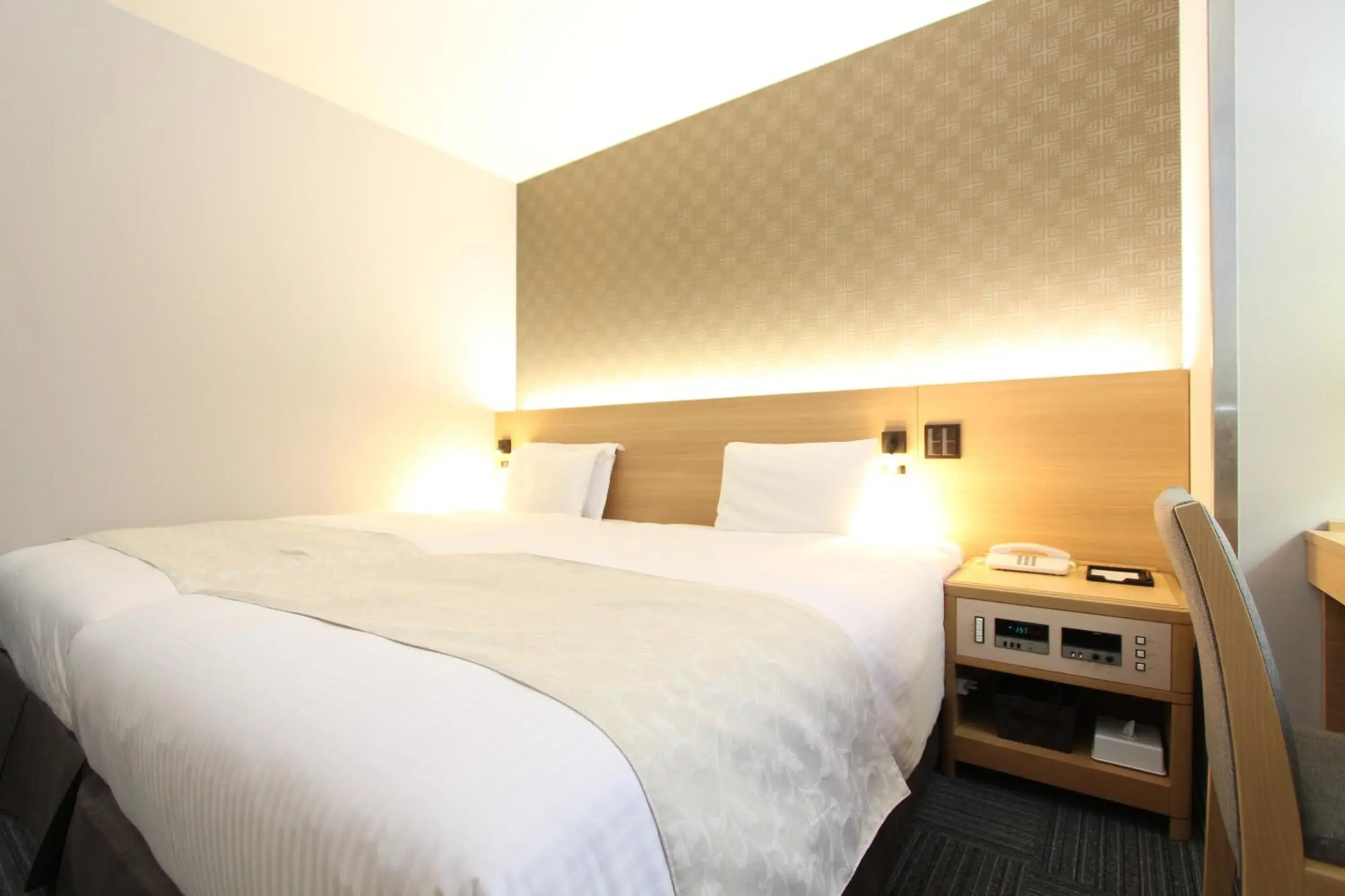 Bed in SureStay Plus Hotel by Best Western Shin-Osaka