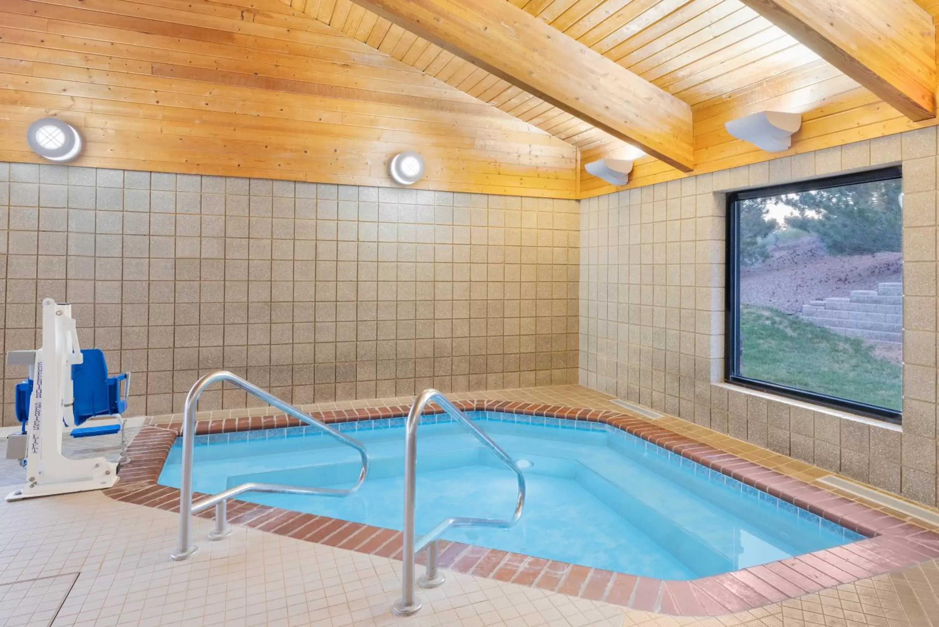 Hot Tub, Swimming Pool in AmericInn by Wyndham Havre