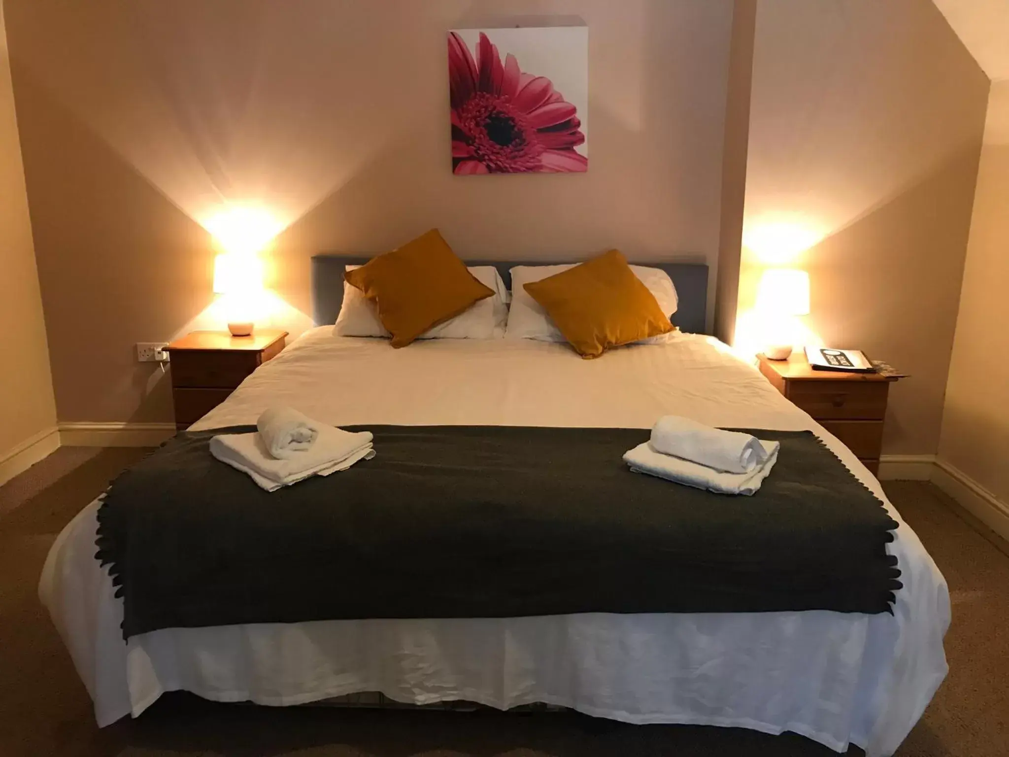 Bedroom, Bed in The Newbridge Hotel