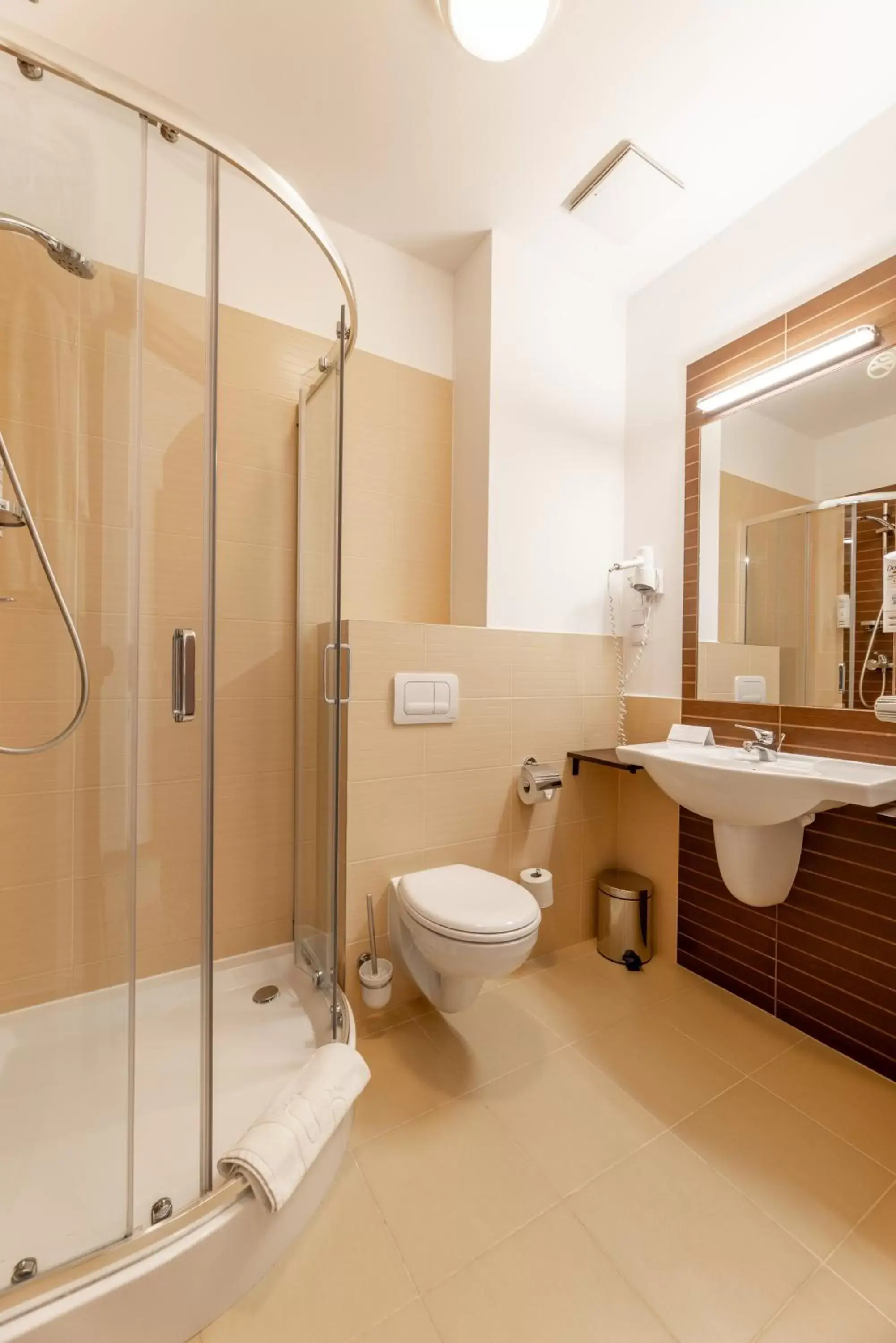 Shower, Bathroom in Hotel Krynica Conference & SPA