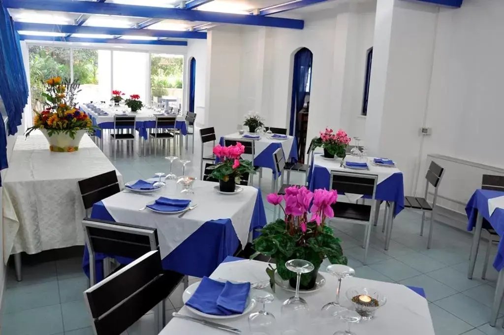 Restaurant/Places to Eat in Hotel Ristorante Meson Feliz