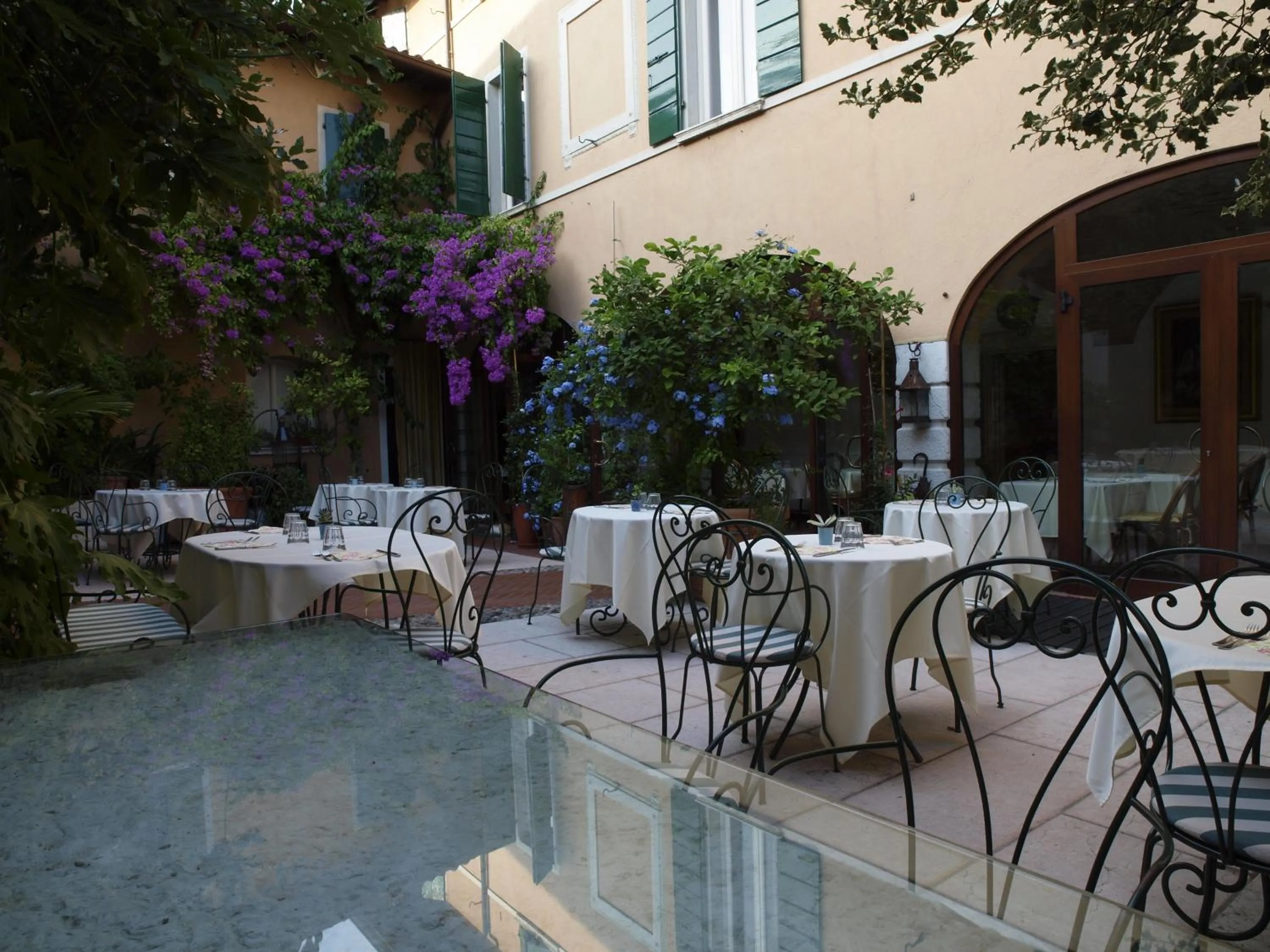 Restaurant/places to eat in Hotel San Filis