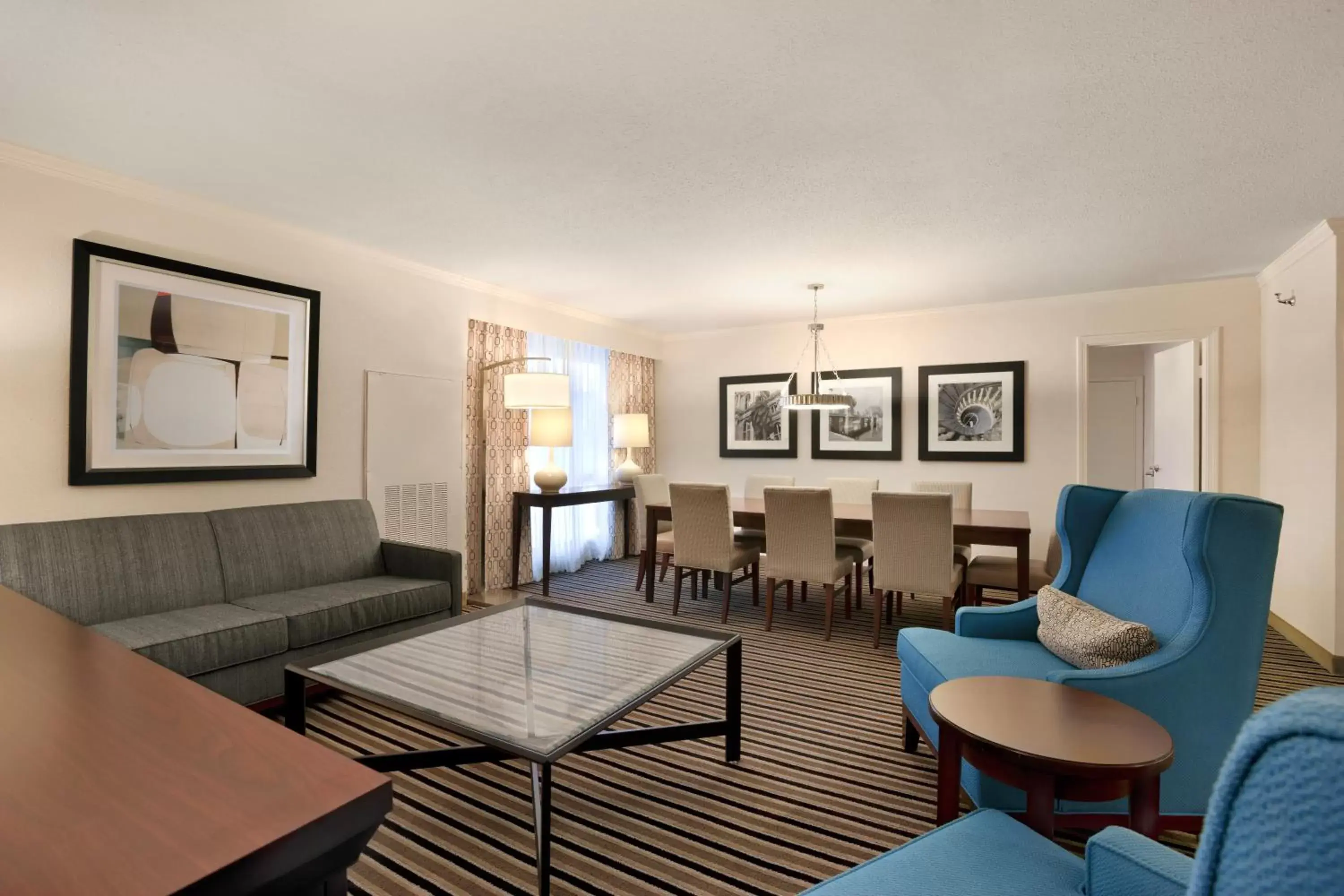 Living room, Seating Area in Wyndham Boston Beacon Hill