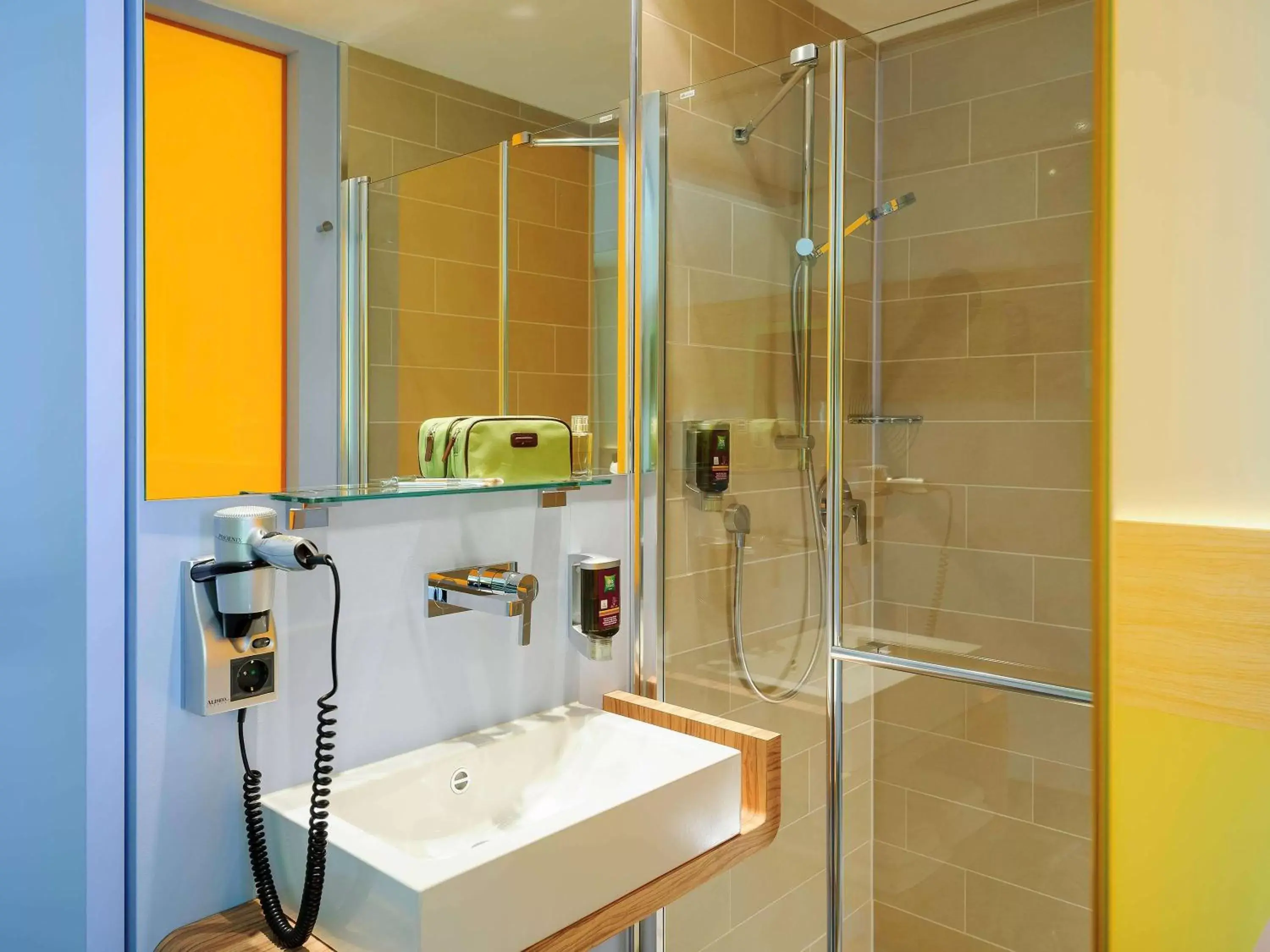 Photo of the whole room, Bathroom in Ibis Styles Hildesheim