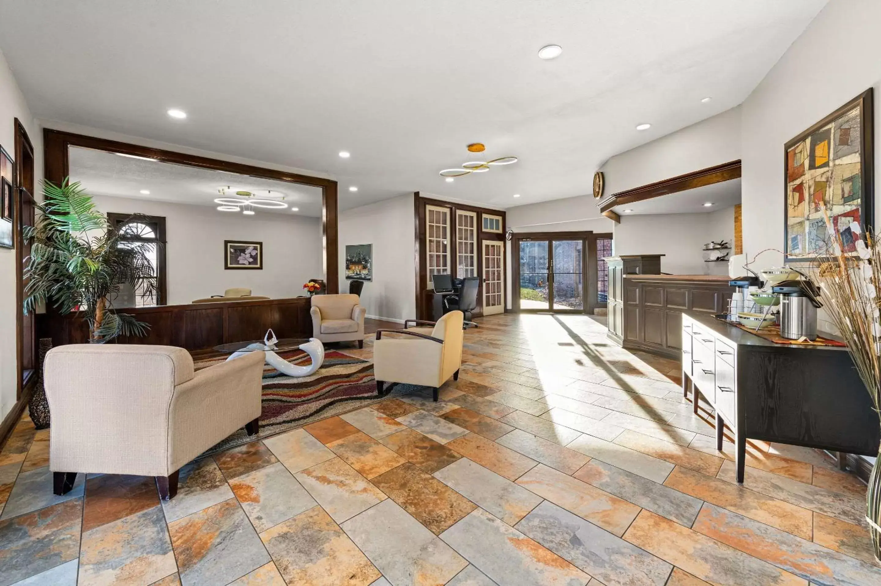 Lobby or reception in Suburban Studios Kansas City Airport North Lobby or reception in Suburban Studios Kansas City Airport North