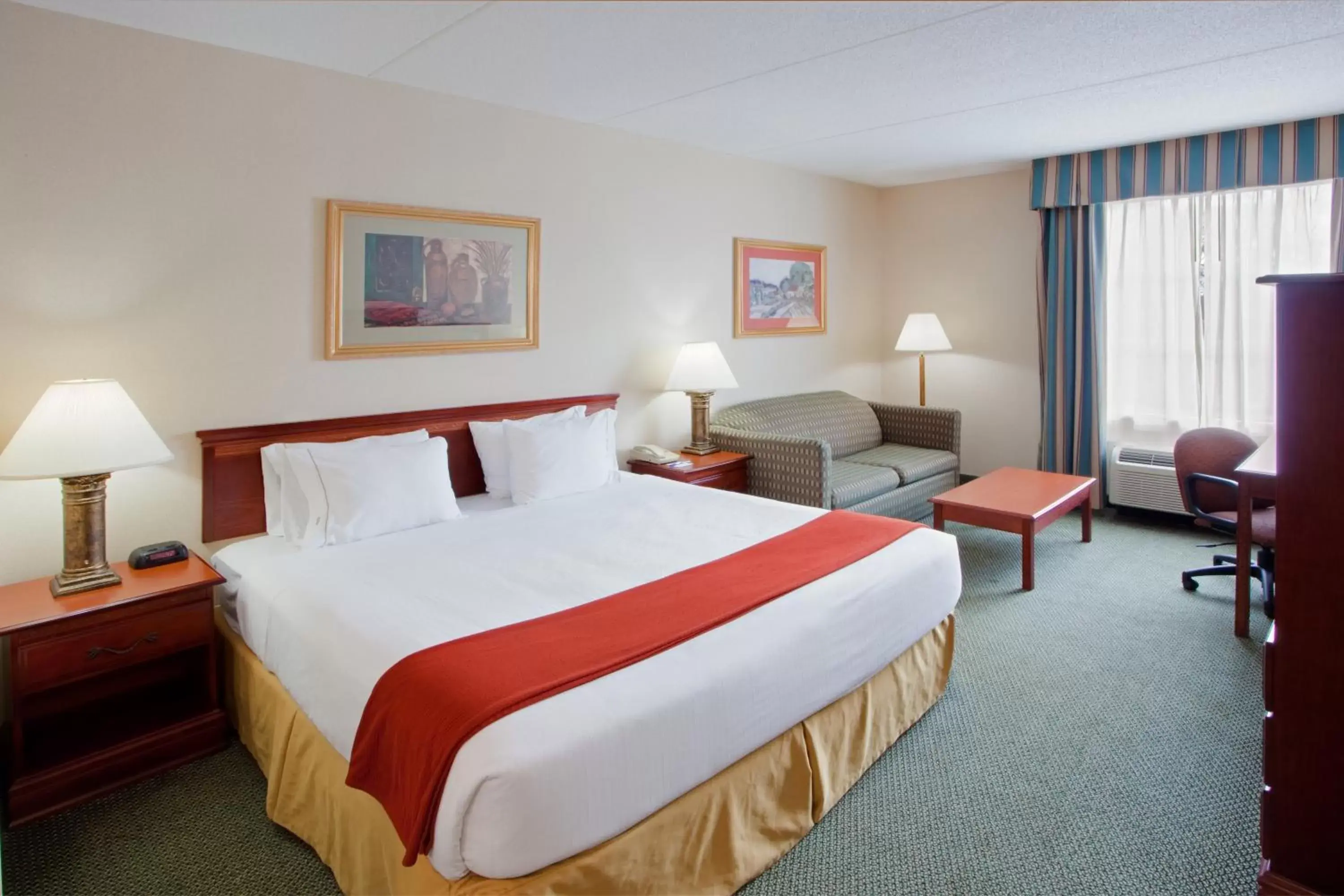 Day, Bed in Holiday Inn Express Hanover, an IHG Hotel