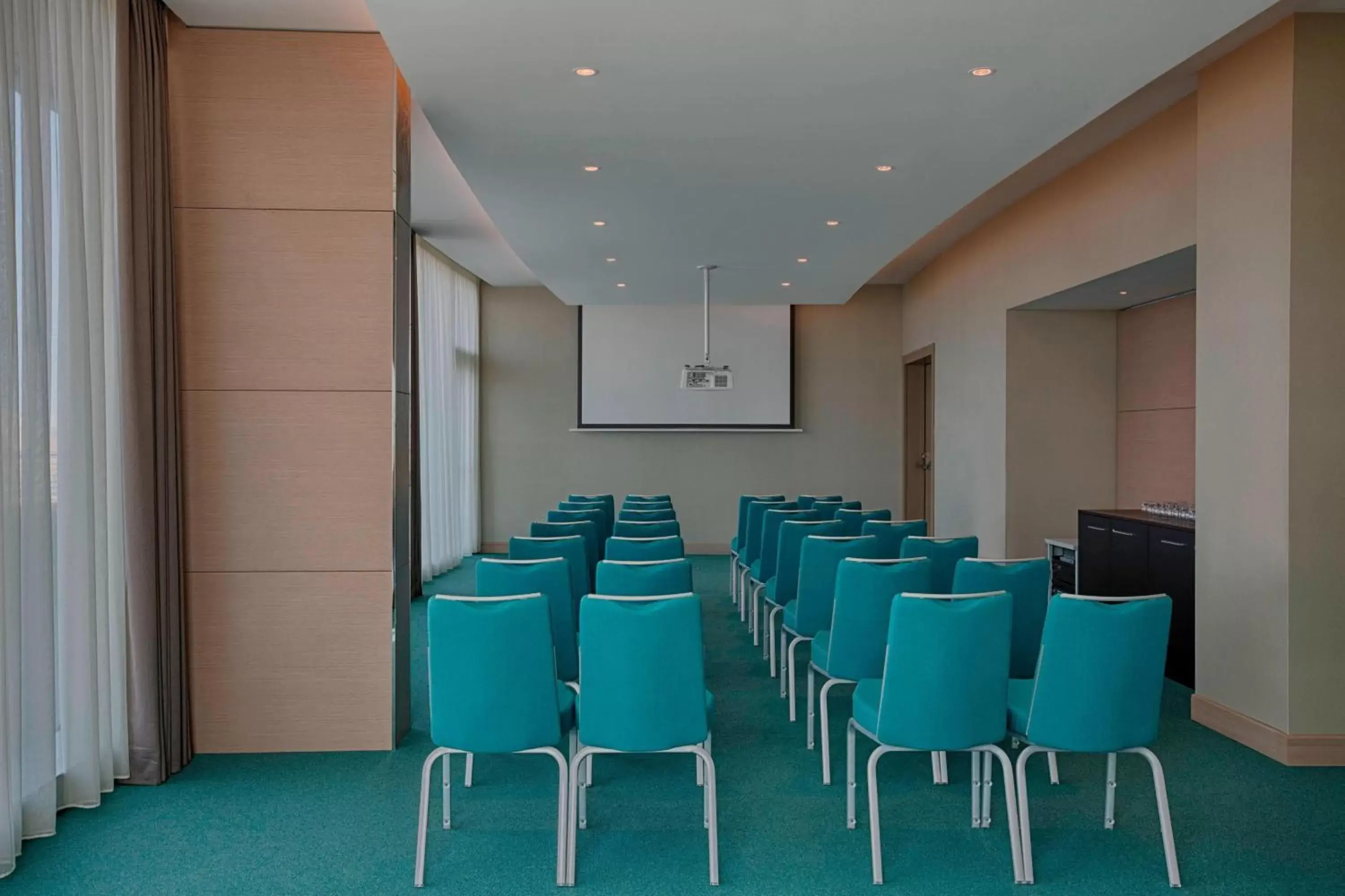 Meeting/conference room in Four Points by Sheraton Oran