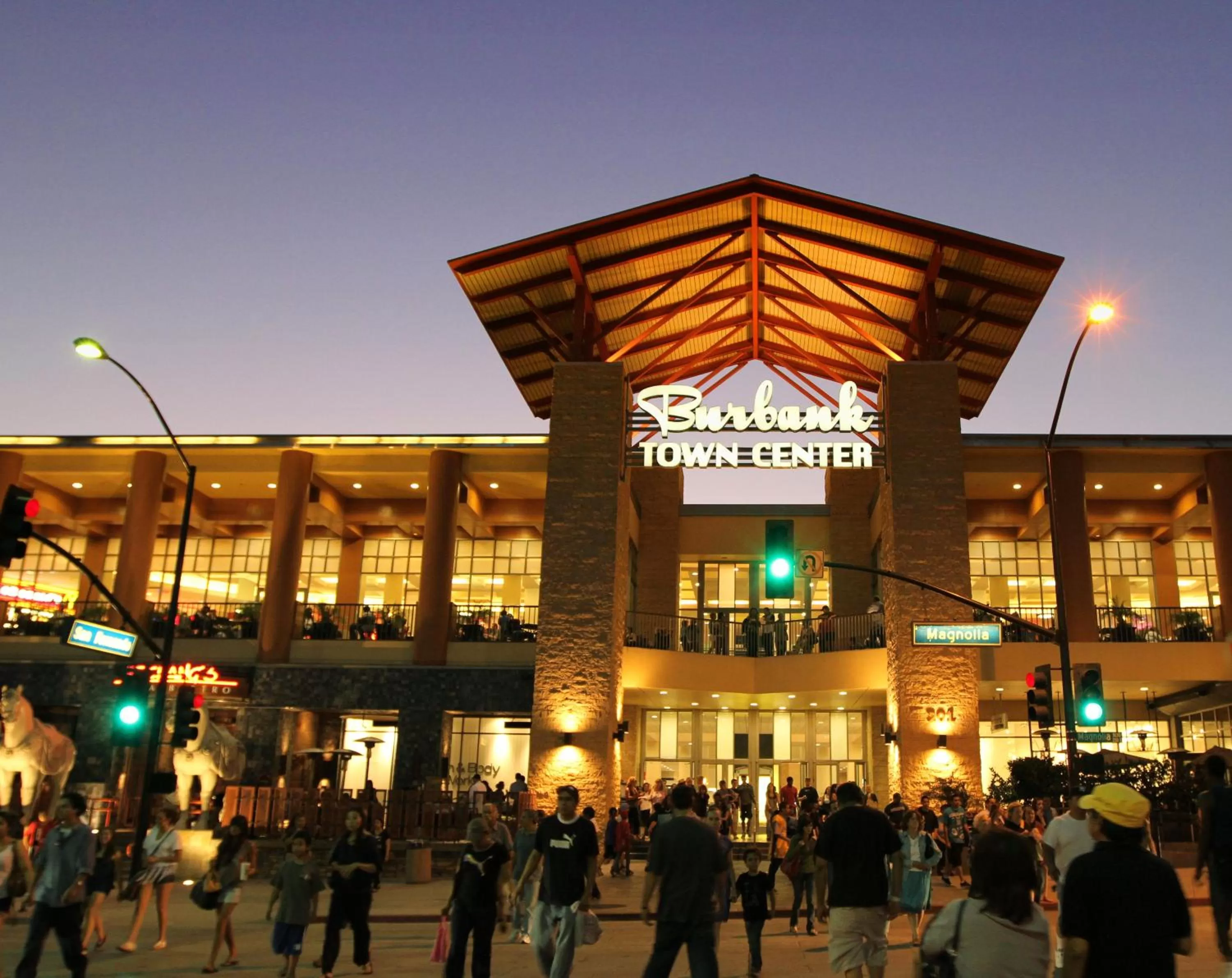 Shopping Area in Safari Inn, a Coast Hotel