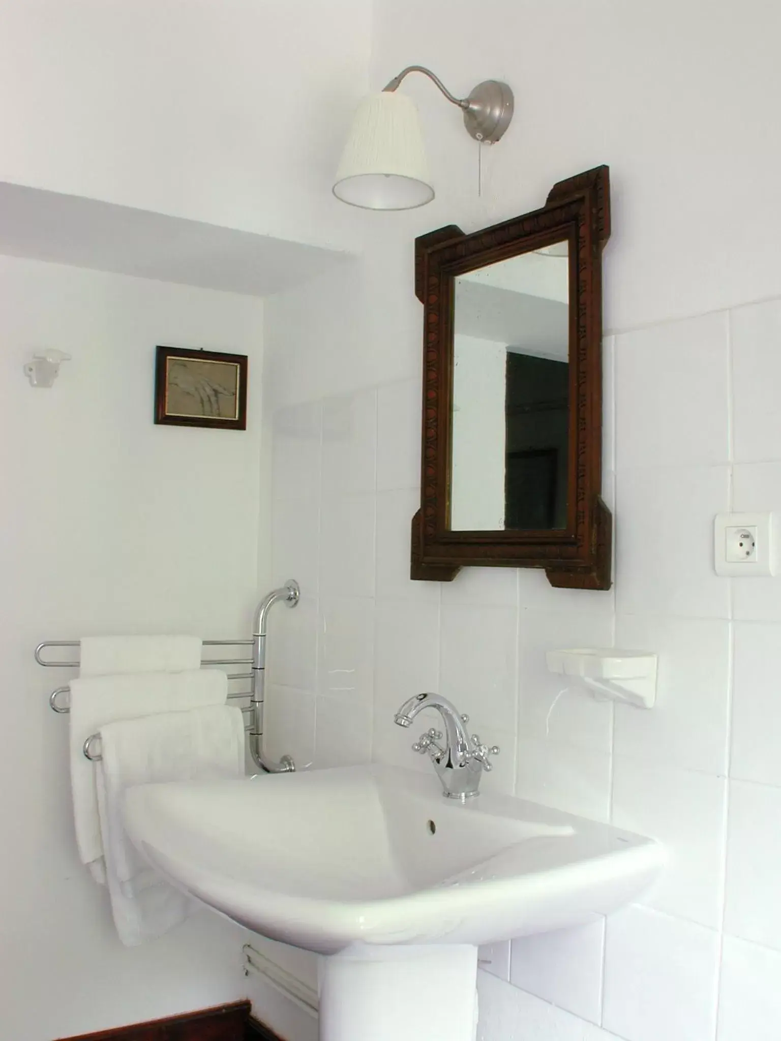 Bathroom in Hotel Logis - Chateau de Beauregard