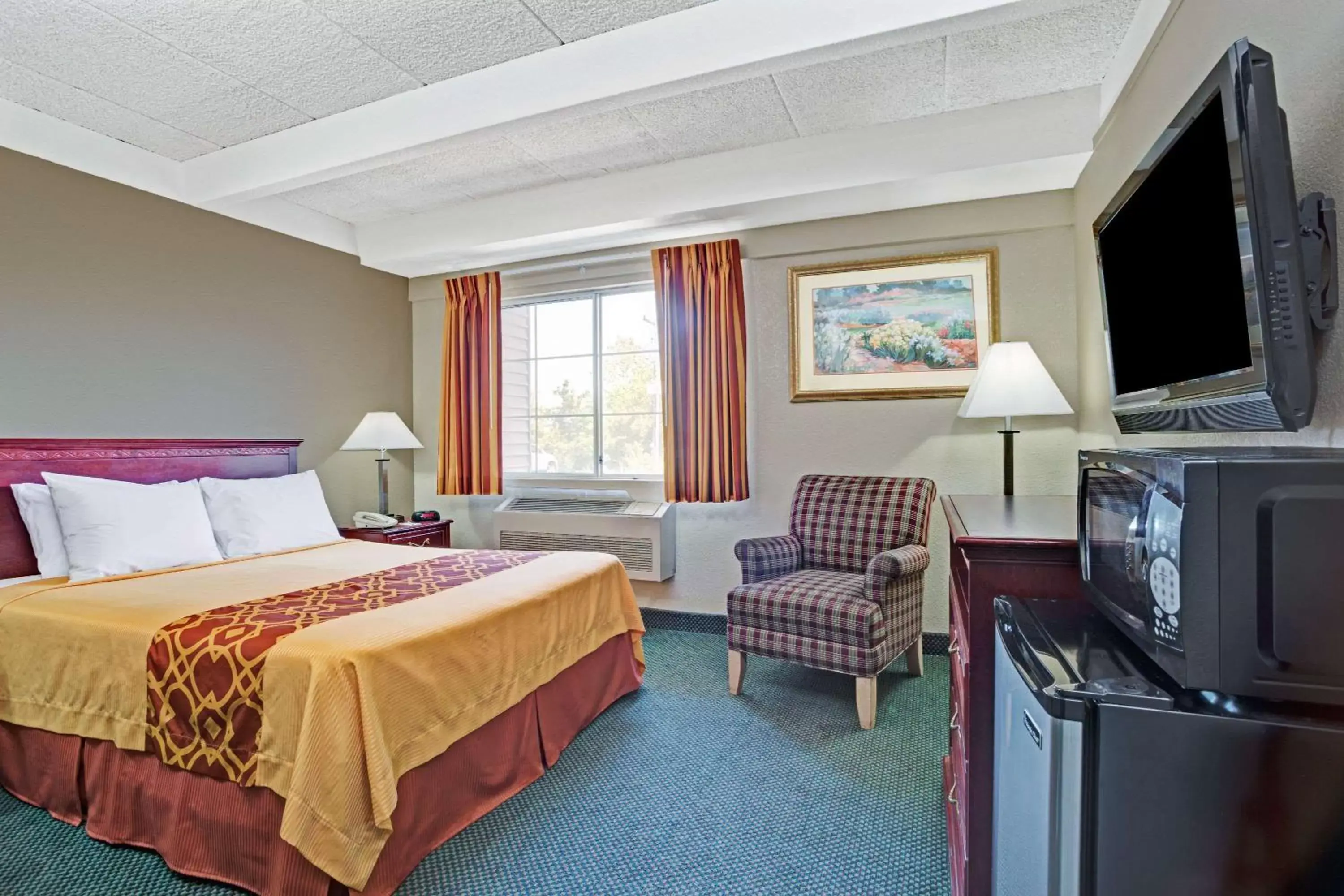 Double Room - Disability Access/Non-Smoking in Travelodge by Wyndham Iowa City