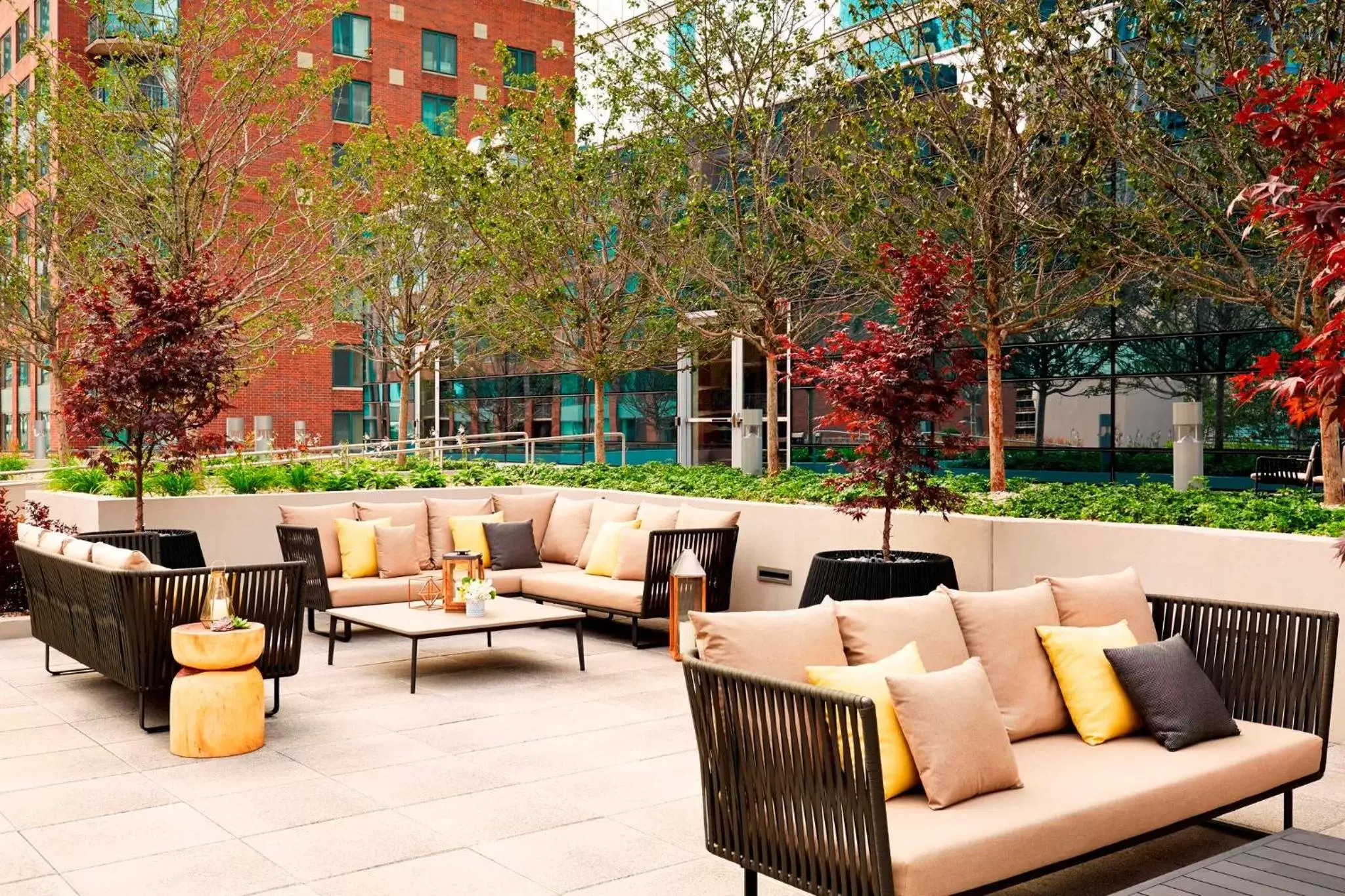 Lounge or bar in Loews Chicago Hotel