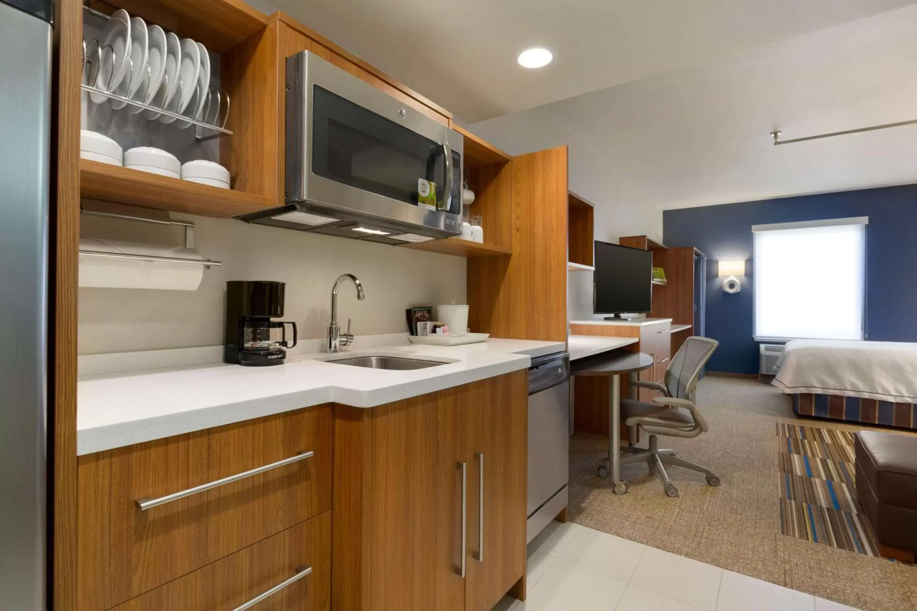 Bedroom, Kitchen/Kitchenette in Home2 Suites by Hilton Phoenix Chandler