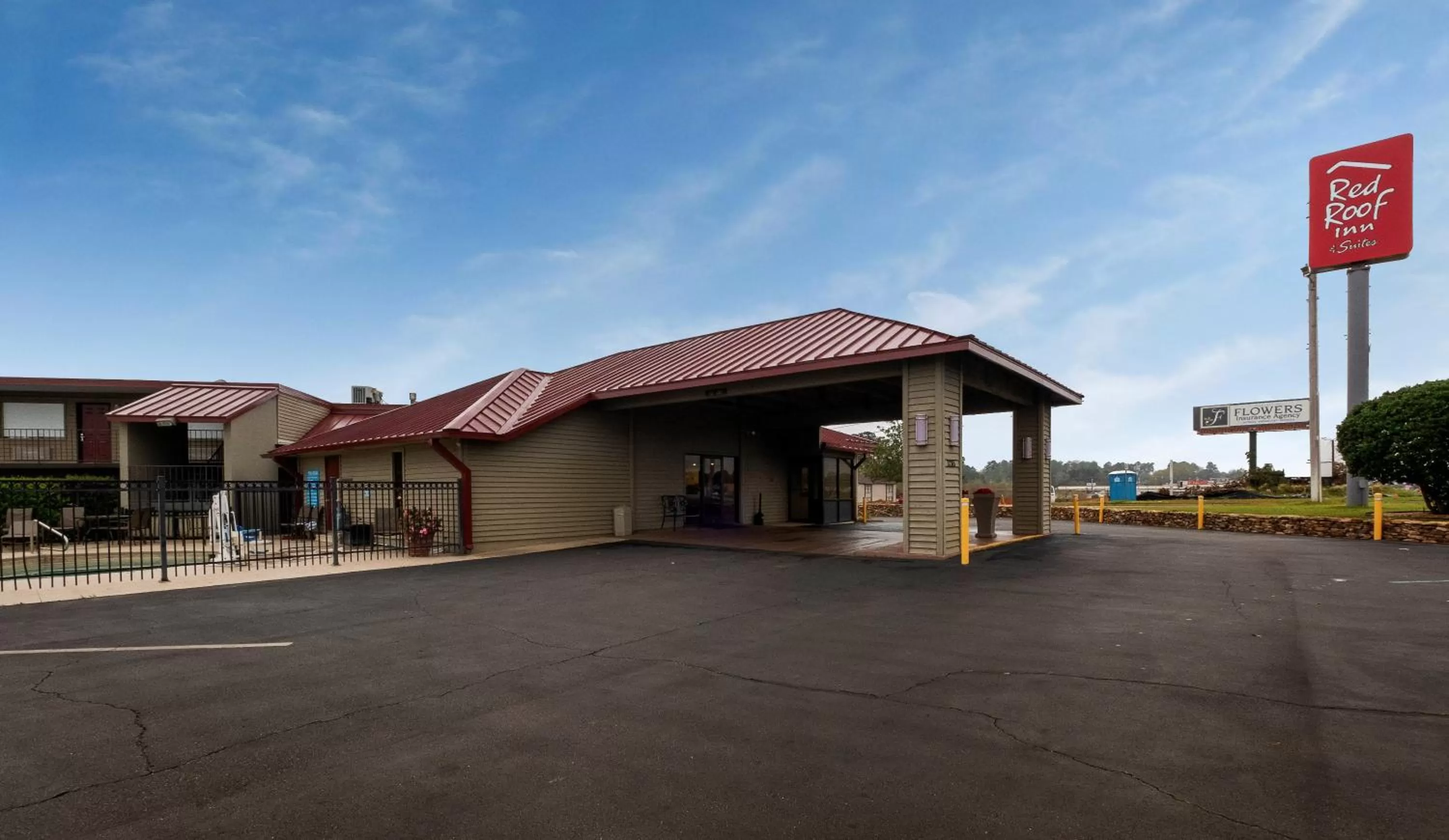 Property building in Red Roof Inn Dothan