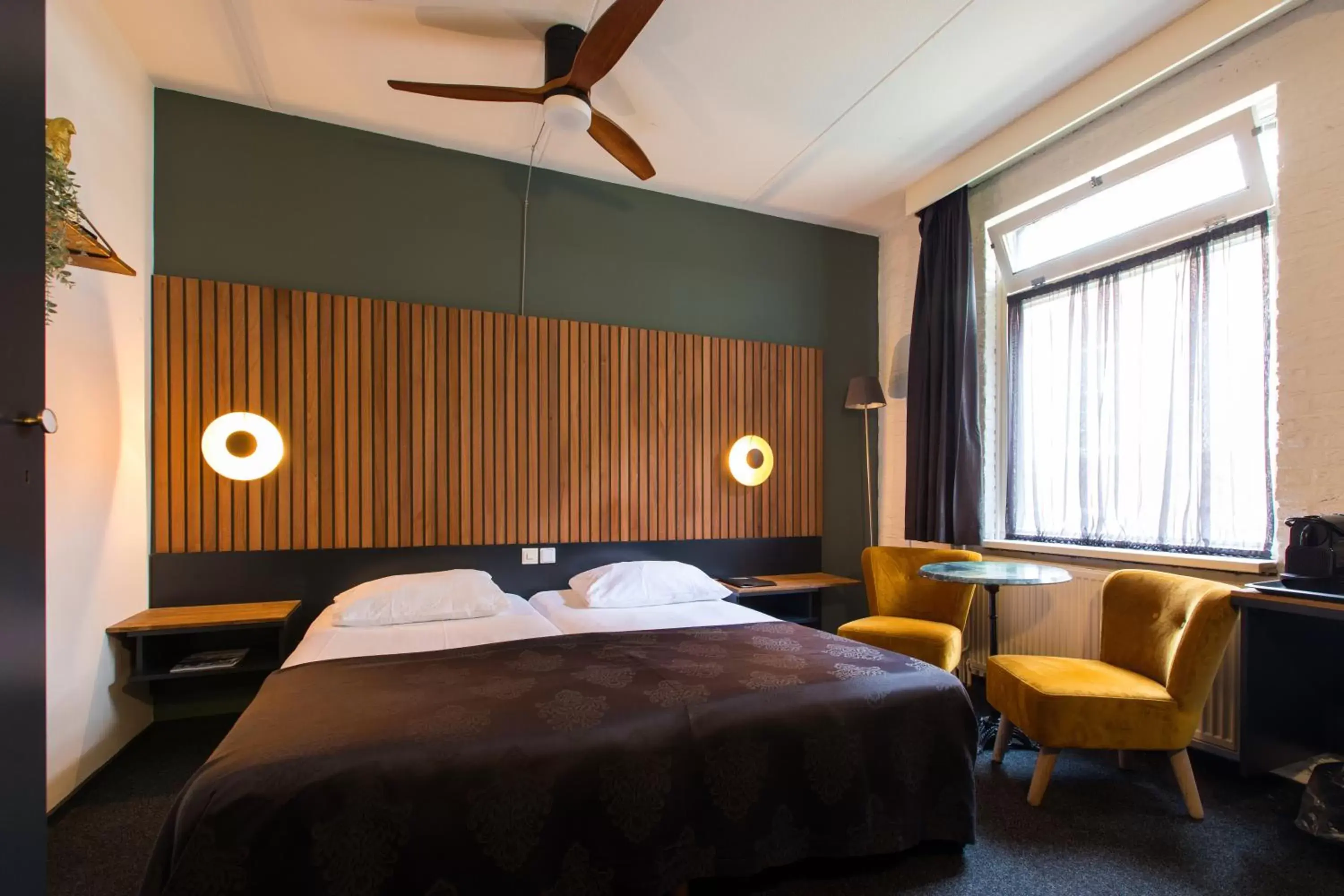 Bed in Hotel Café Restaurant De Posthoorn