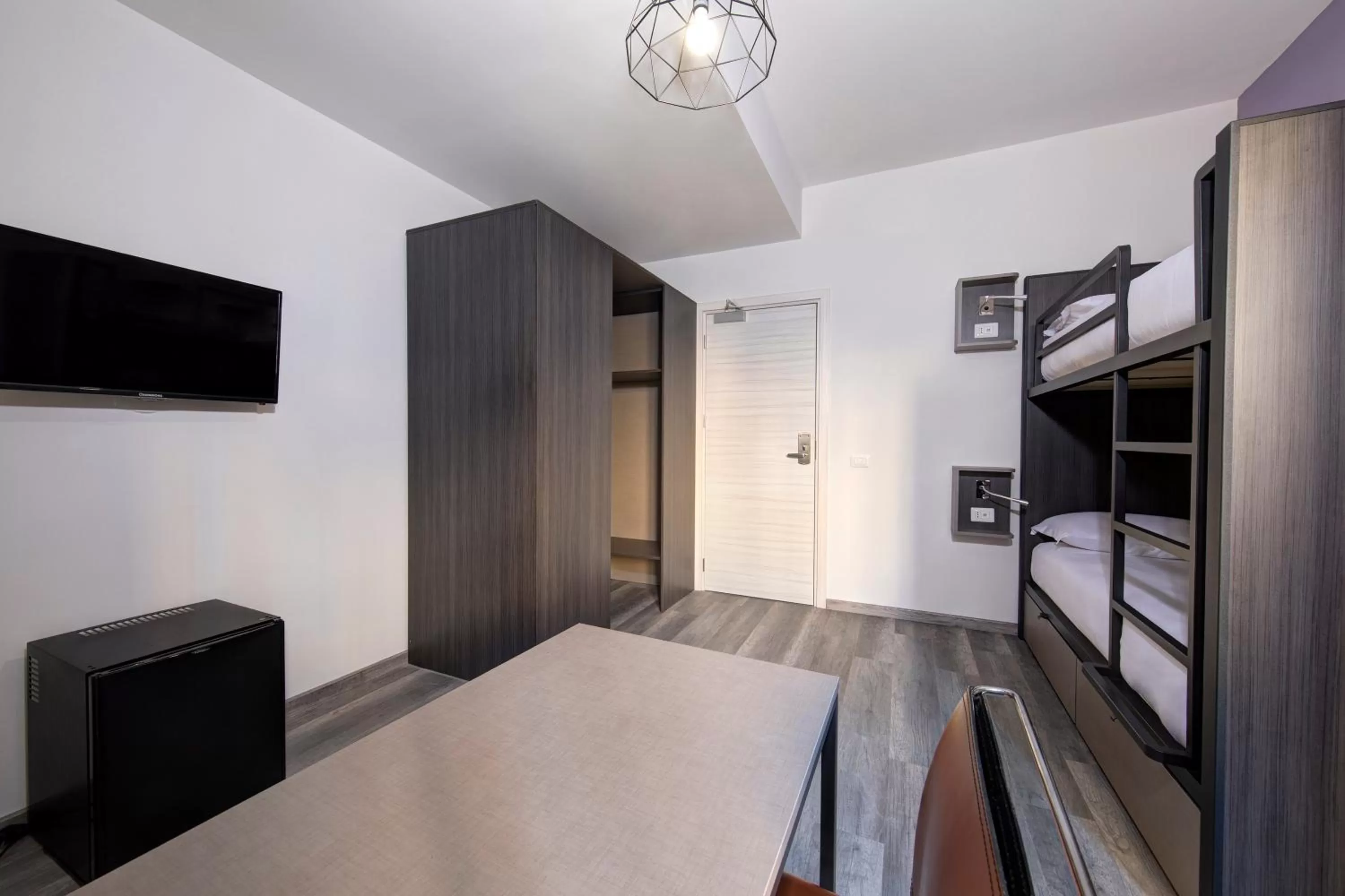 Bedroom, Bed in The RomeHello